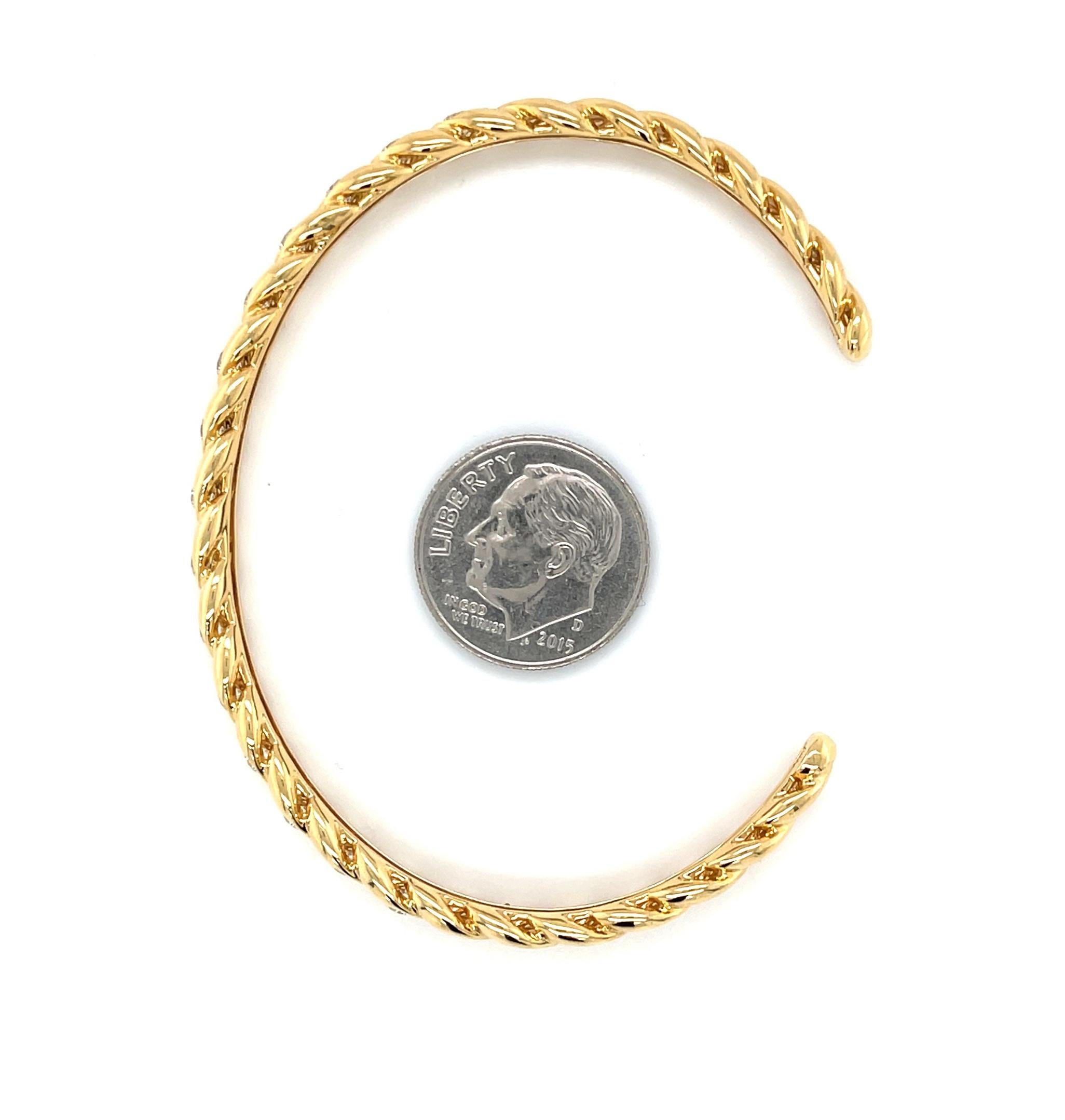 Taille ronde Bracelet manchette en or jaune 18 carats avec diamants de 1,10 carat au total en vente