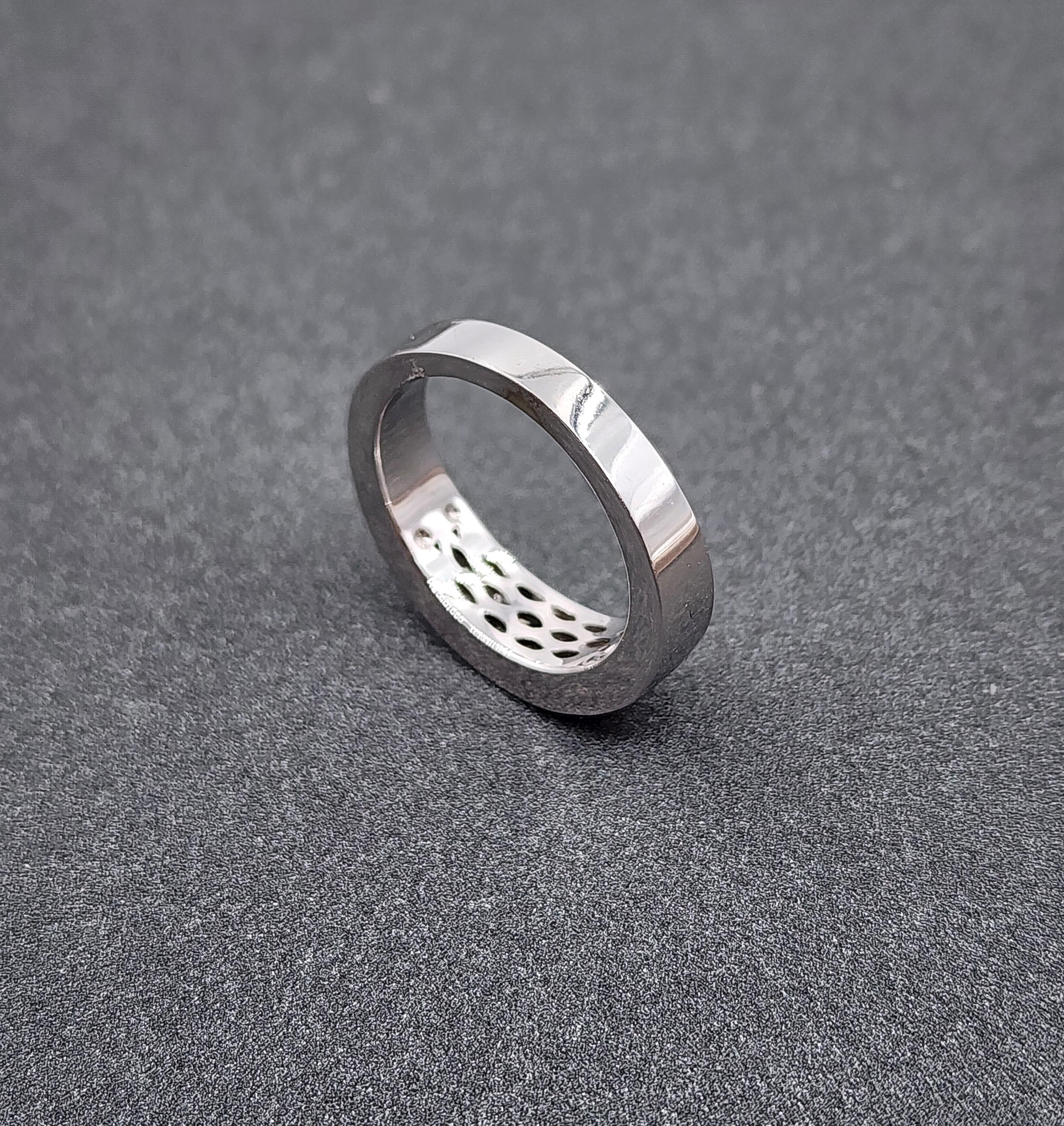 Women's or Men's 1.10 ct Baguette Diamond Band For Sale