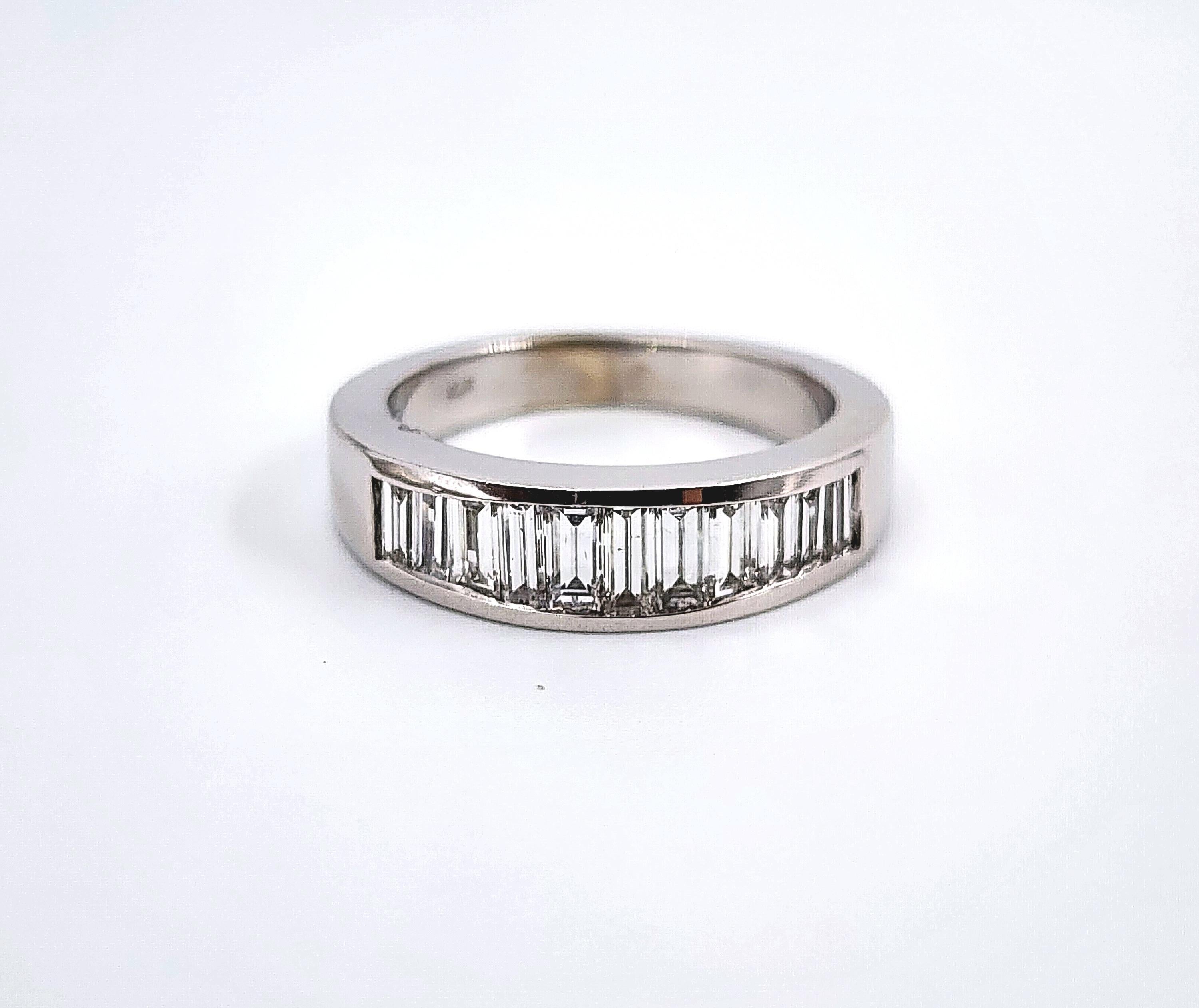 1.10 ct Baguette Diamond Band For Sale 2