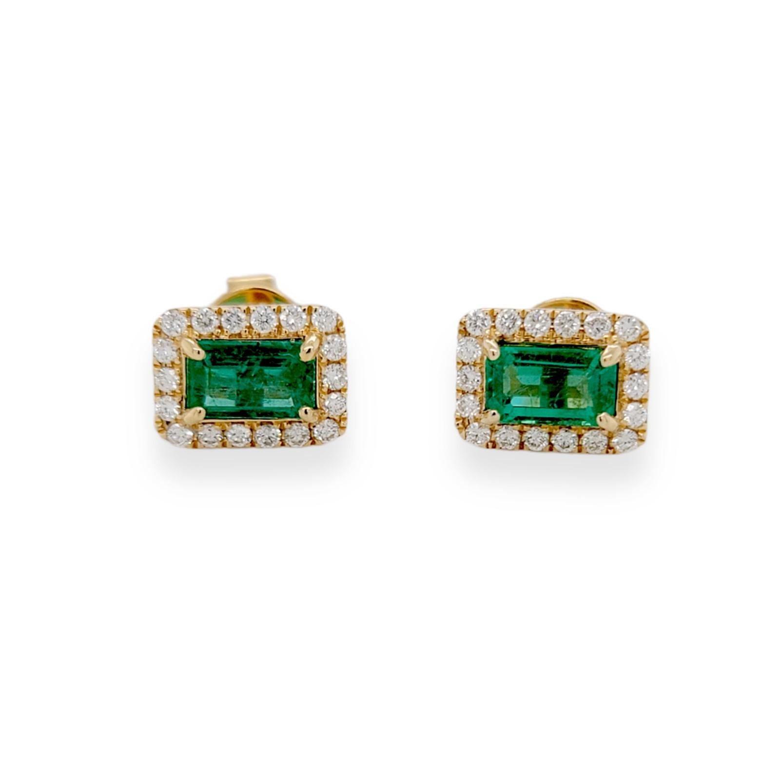 Round Cut 1.10 Ct Colombian Emerald & 0.30 Ct Diamonds in 14k Yellow Gold Stud Earrings For Sale