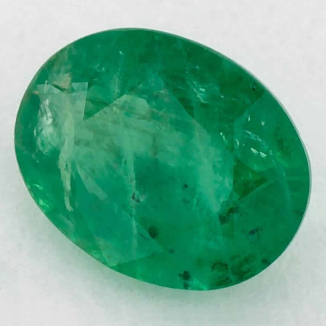 Con una vibrante tonalità di colore verde, la pietra natale di maggio è un simbolo della rinnovata crescita primaverile. 

Esplora la vivace collezione di smeraldi, rubini e zaffiri nel nostro negozio, disponibili come gemme sciolte e abbinabili