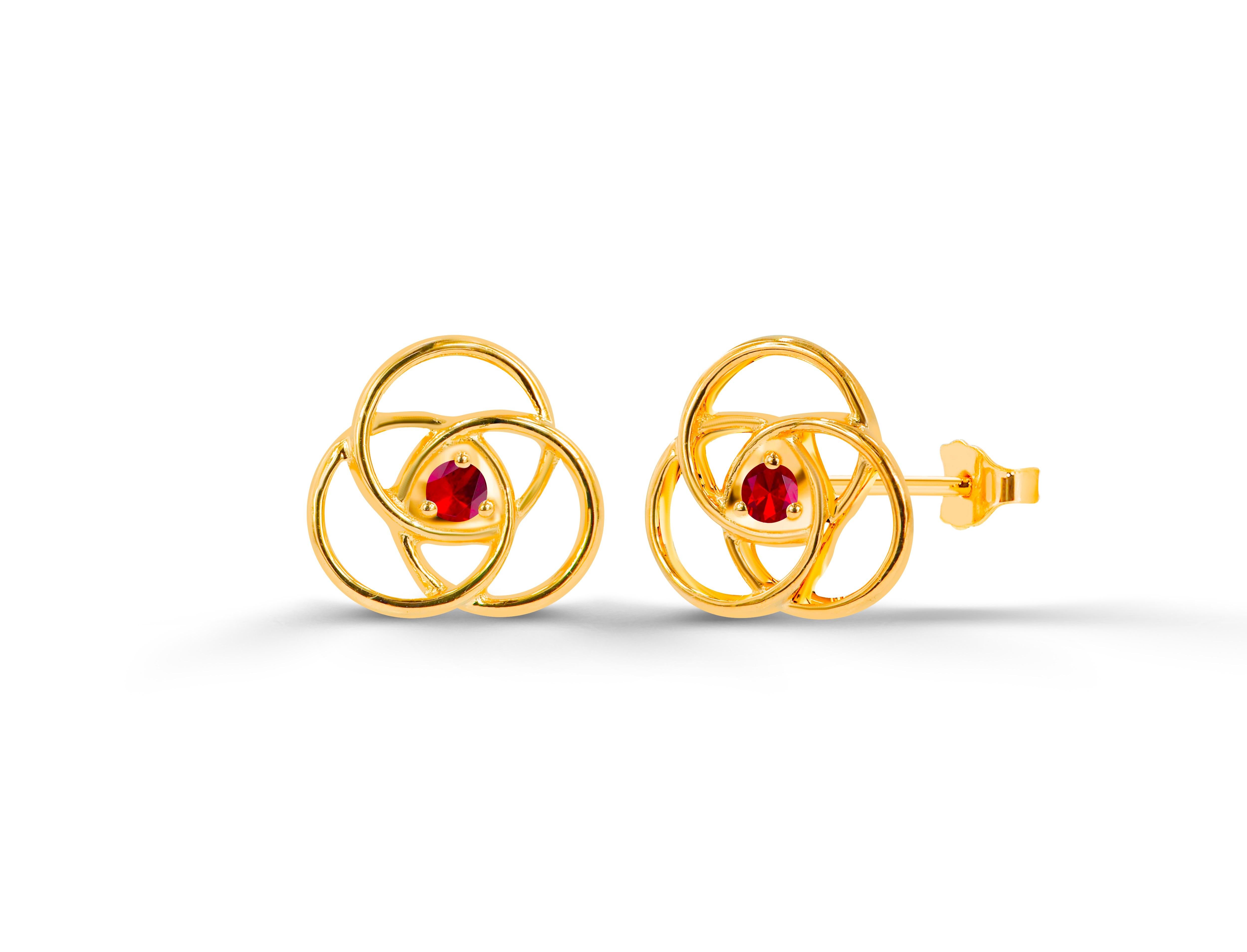 Modern 0.08ct Emerald, Ruby and Sapphire Studs in 14k Gold For Sale