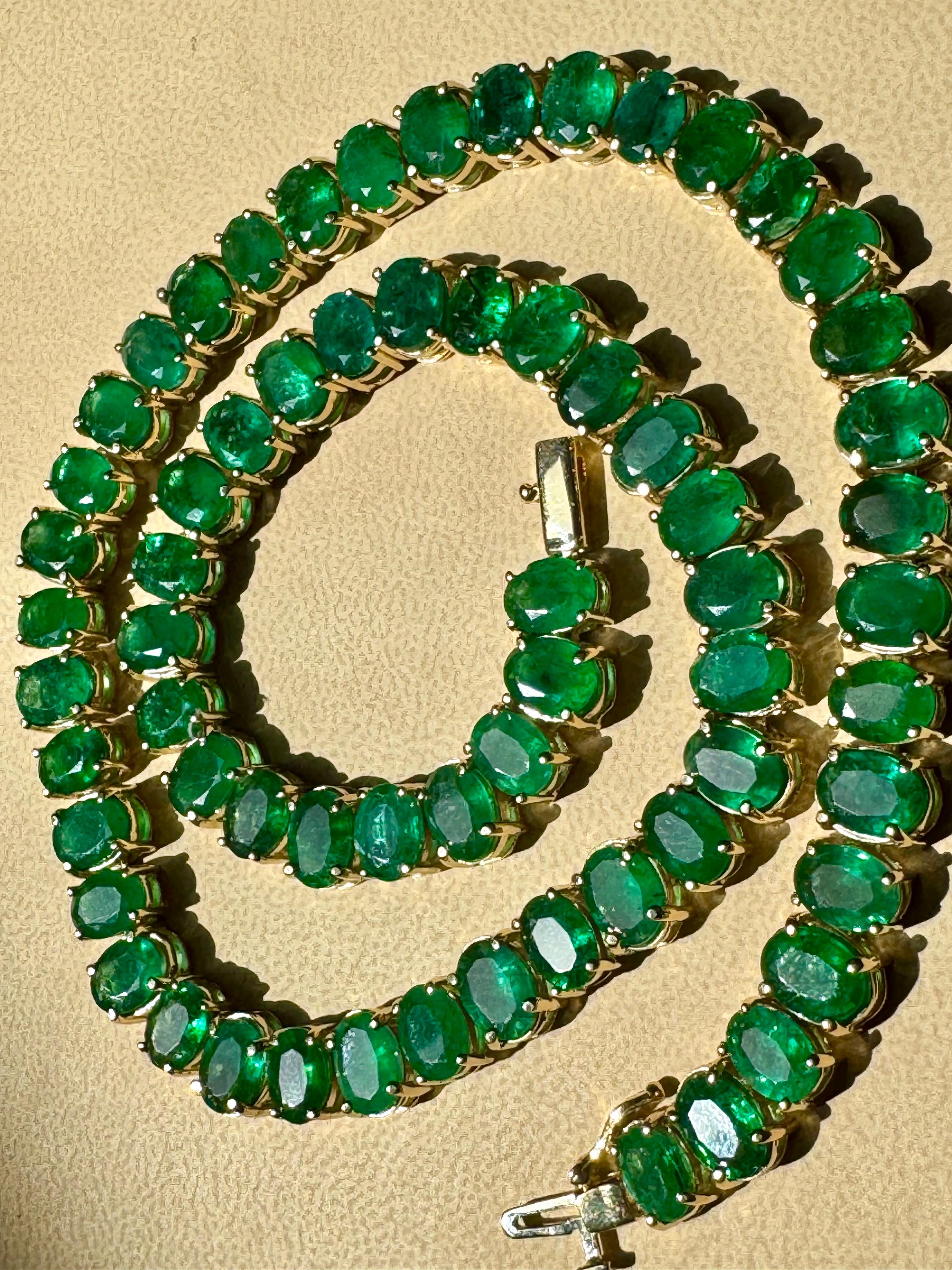 110 Karat Oval Natürlicher Cabochon Smaragd  Halskette,  14 K Gold 57.3 Gm , 18 