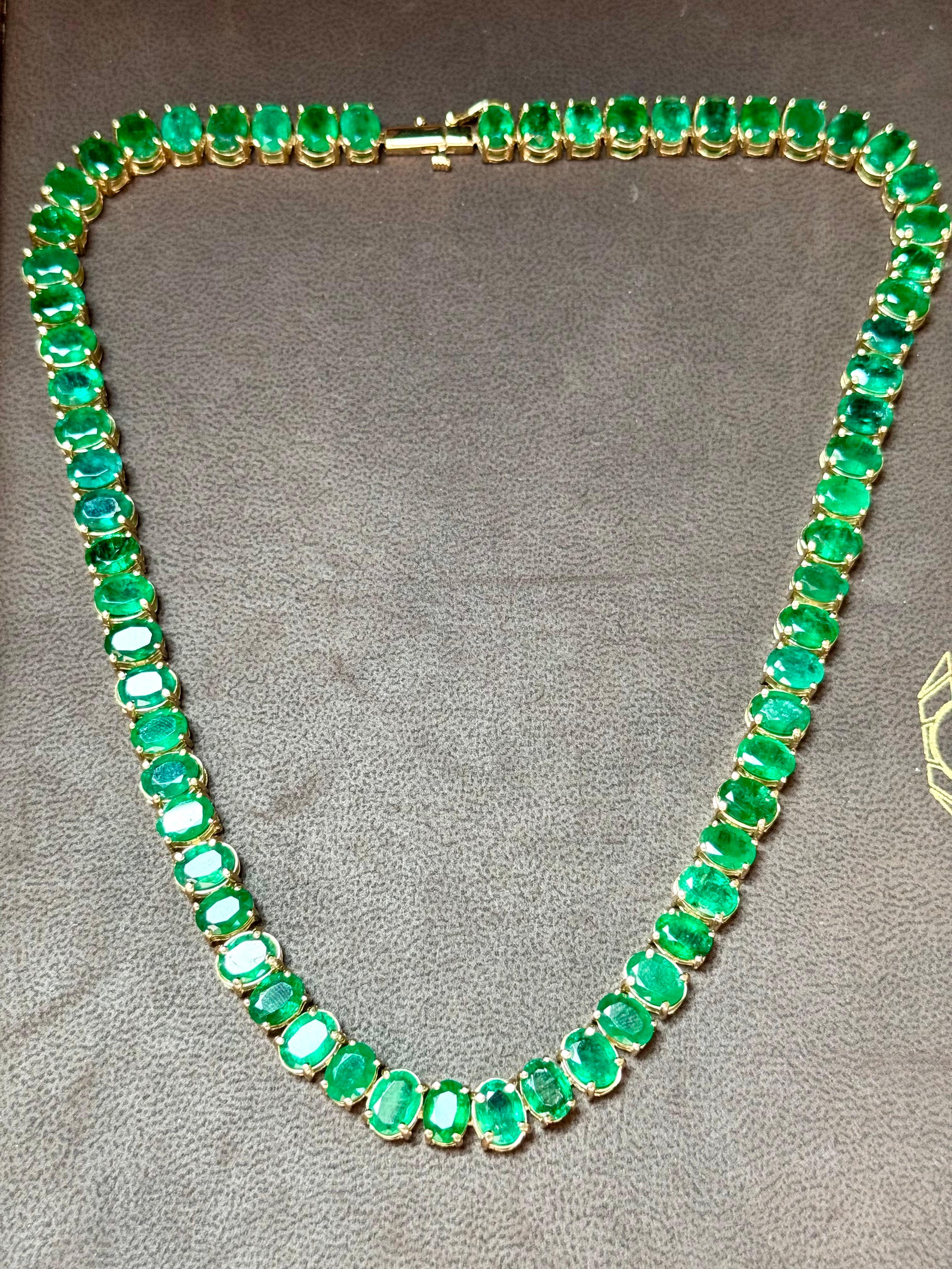 110 Karat Oval Natürlicher Cabochon Smaragd  Halskette,  14 K Gold 57.3 Gm , 18 
