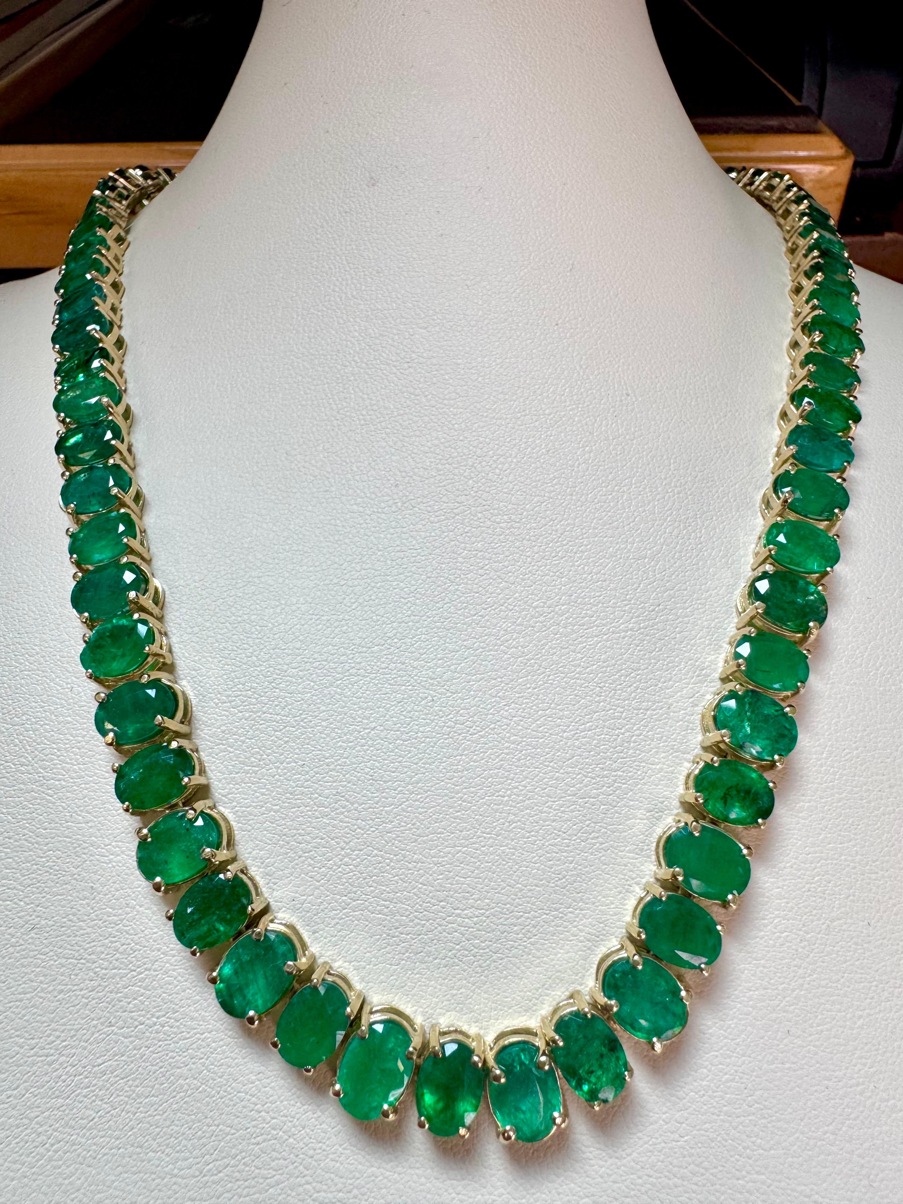 110 Karat Oval Natürlicher Cabochon Smaragd  Halskette,  14 K Gold 57.3 Gm , 18 