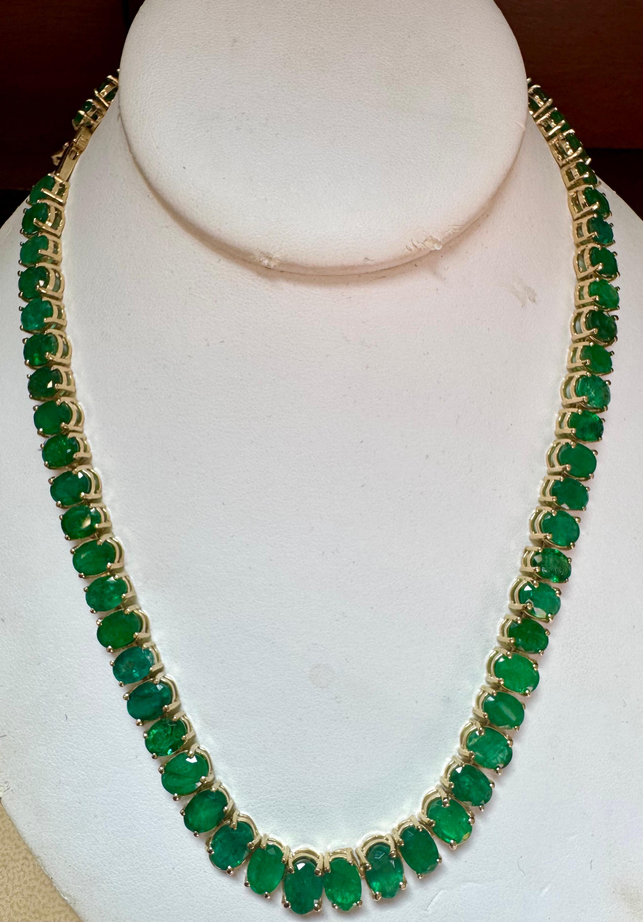 110 Karat Oval Natürlicher Cabochon Smaragd  Halskette,  14 K Gold 57.3 Gm , 18 