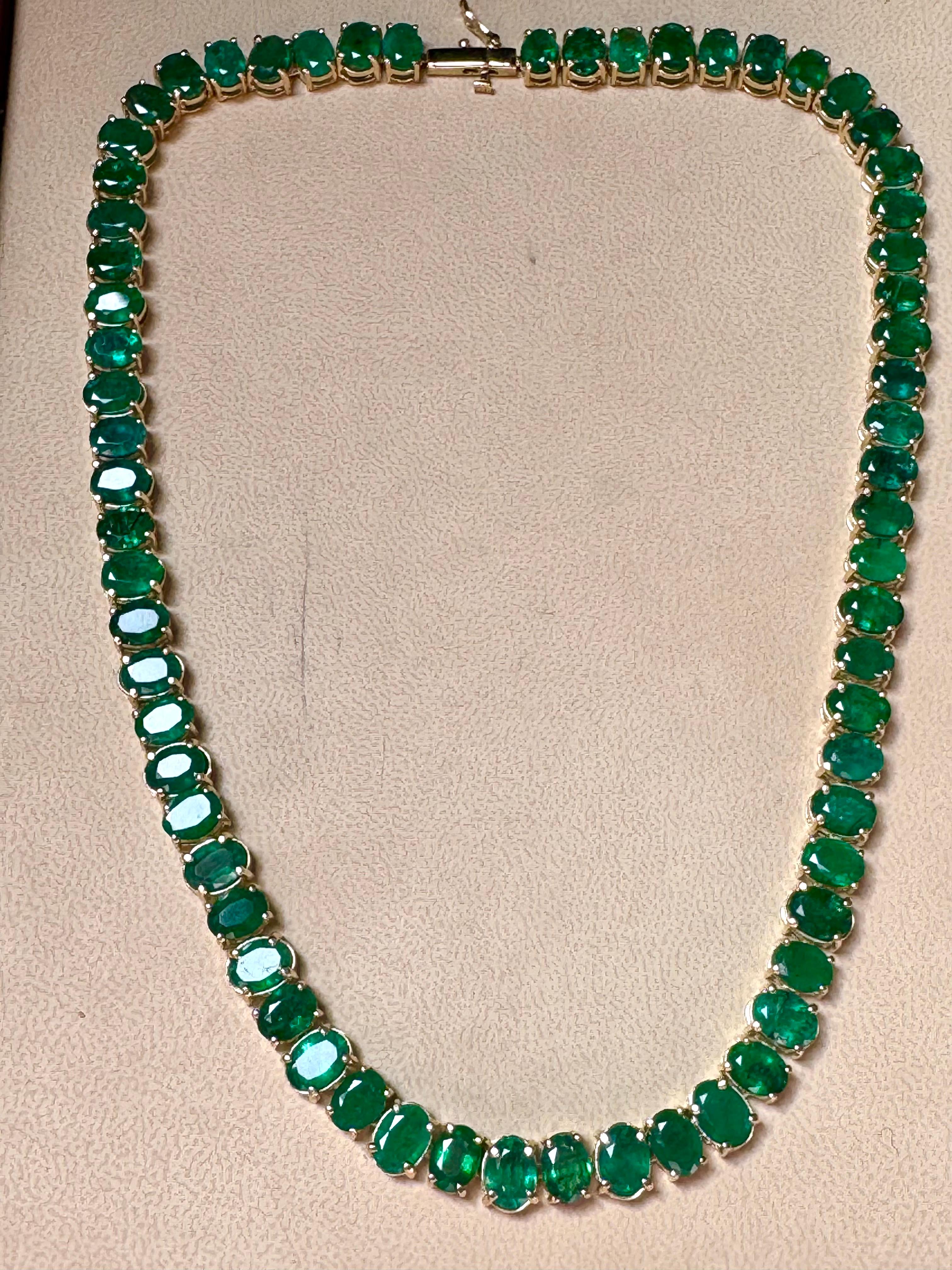 110 Karat Oval Natürlicher Cabochon Smaragd  Halskette,  14 K Gold 57.3 Gm , 18 
