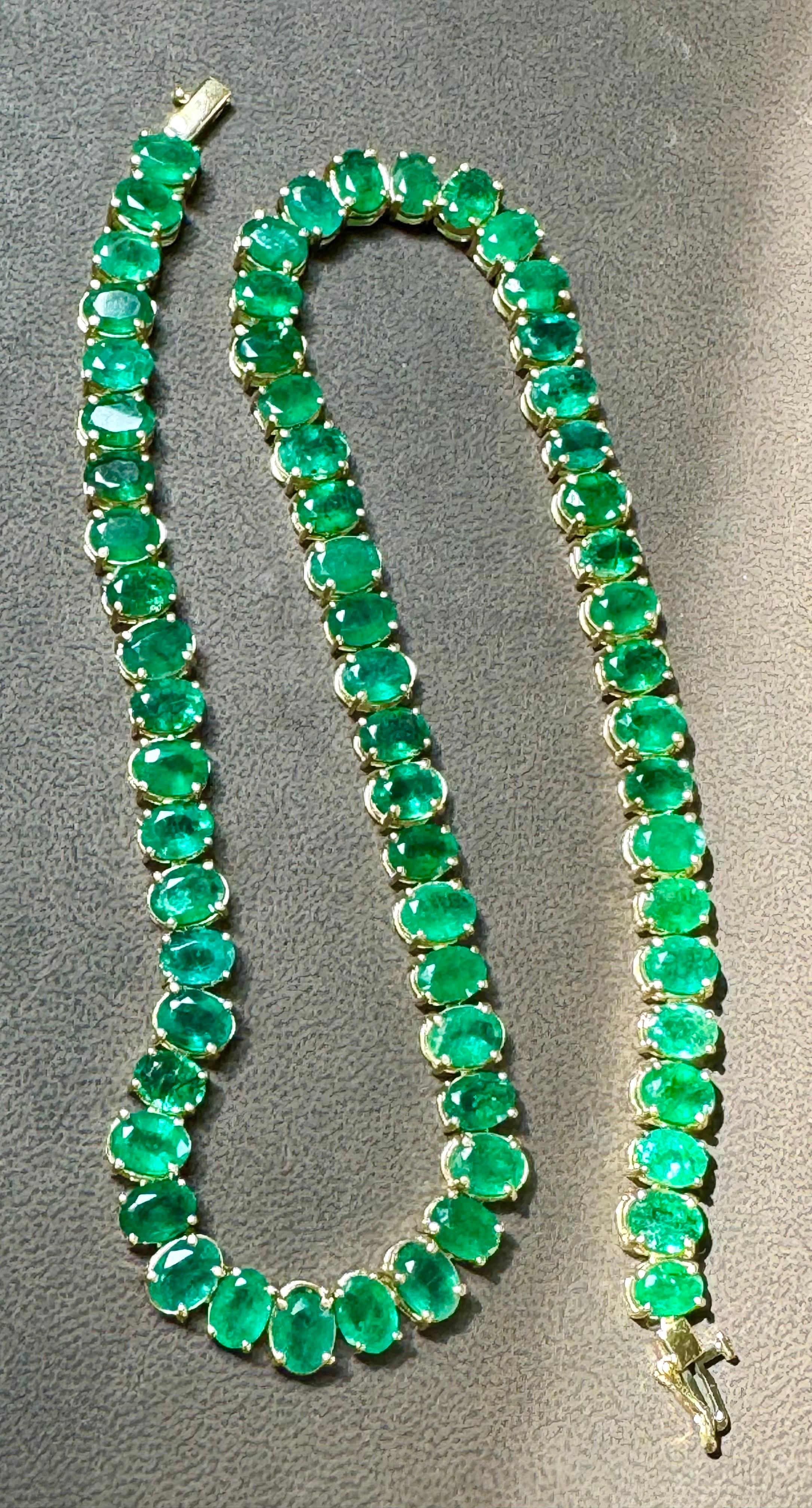 110 Karat Oval Natürlicher Cabochon Smaragd  Halskette,  14 K Gold 57.3 Gm , 18 