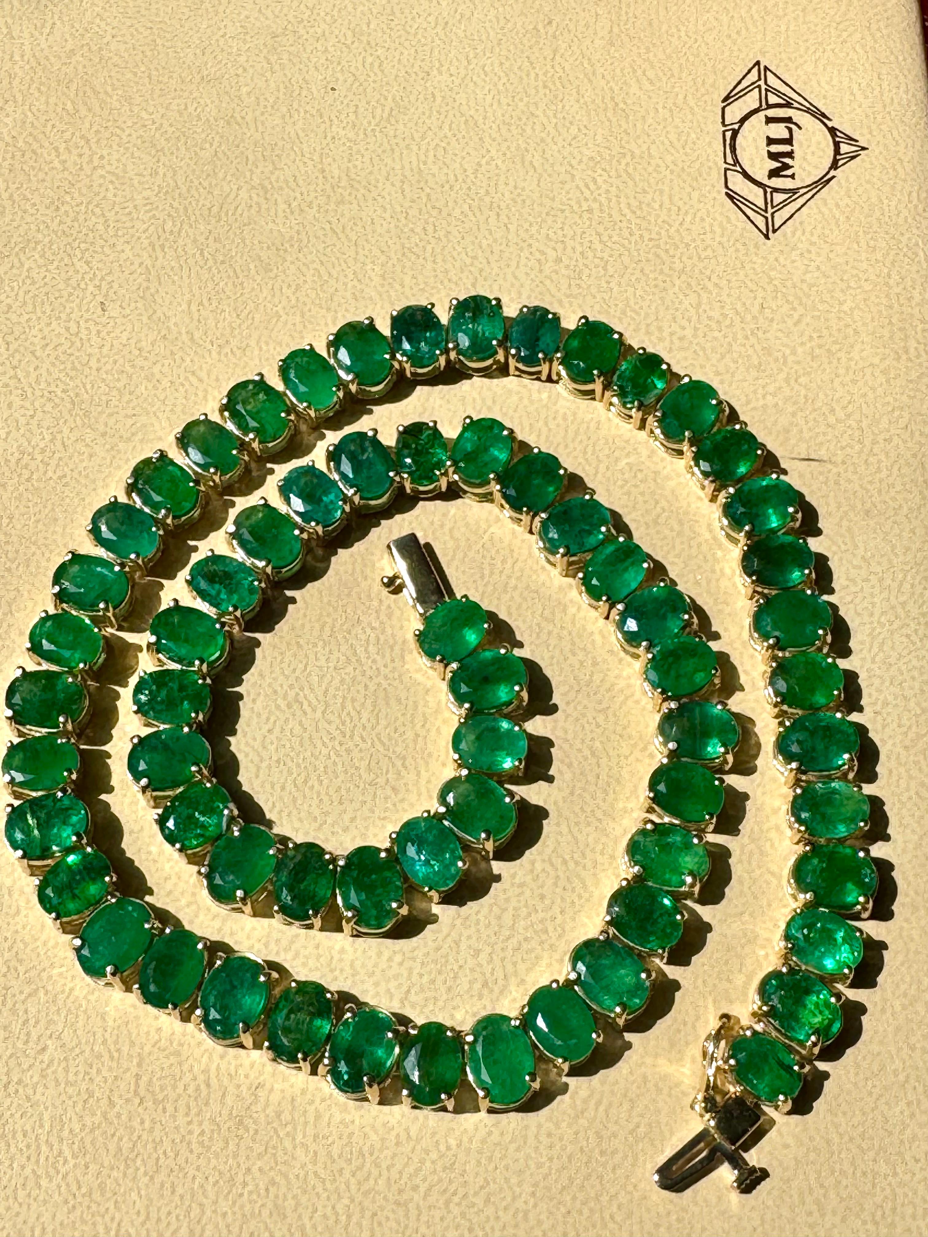 110 Karat Oval Natürlicher Cabochon Smaragd  Halskette,  14 K Gold 57.3 Gm , 18 