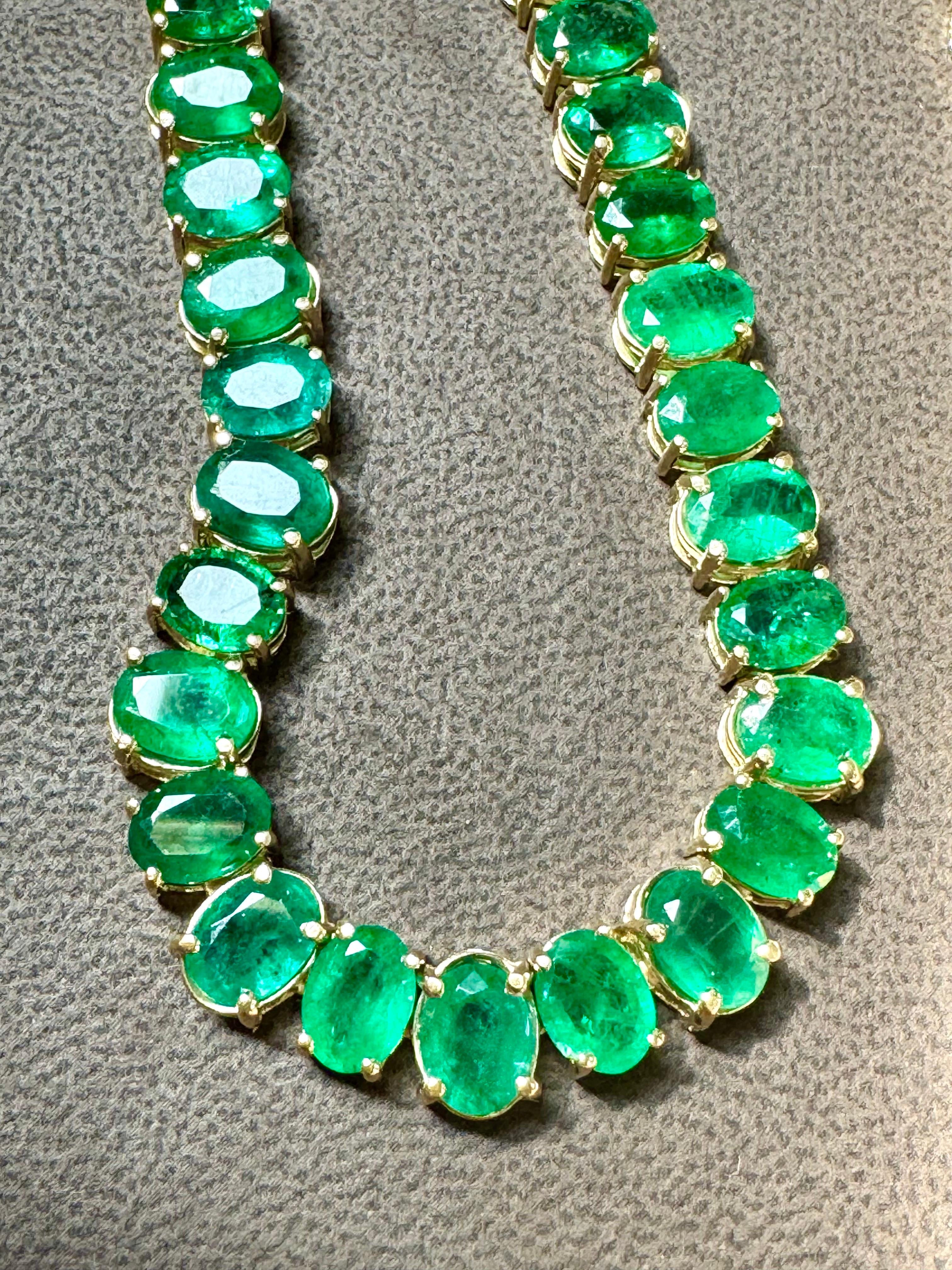 110 Karat Oval Natürlicher Cabochon Smaragd  Halskette,  14 K Gold 57.3 Gm , 18 