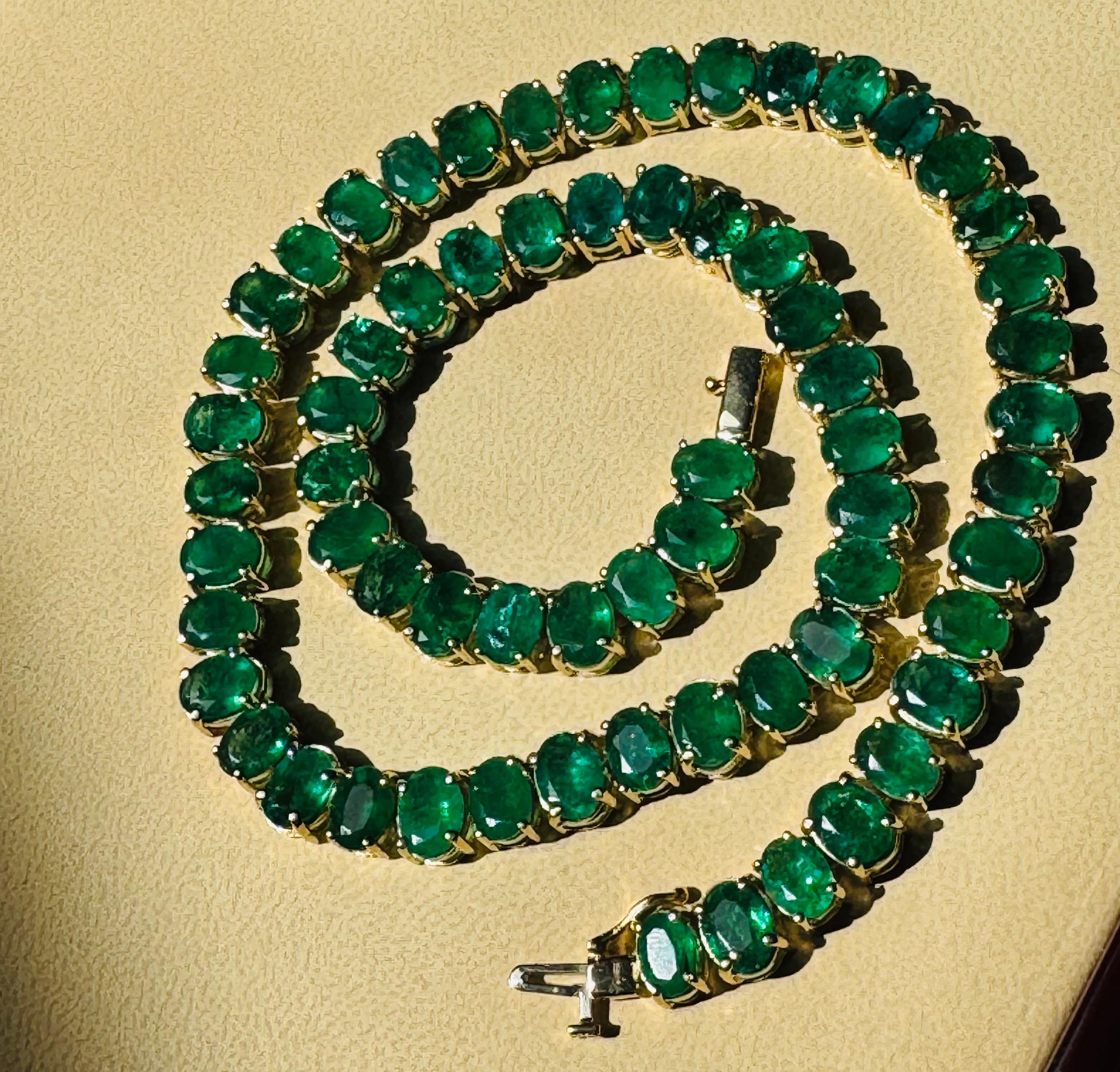 110 Karat Oval Natürlicher Cabochon Smaragd  Halskette,  14 K Gold 57.3 Gm , 18 
