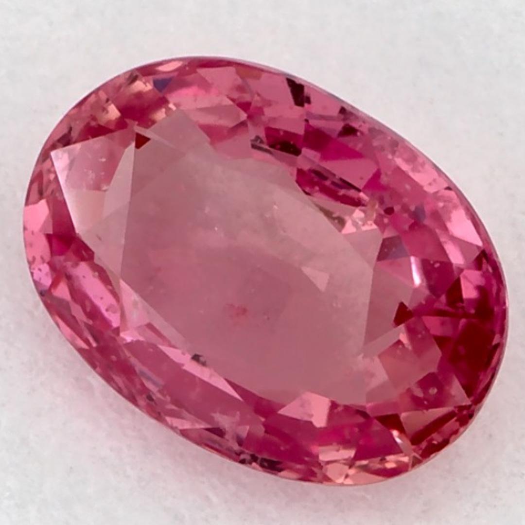 Questo zaffiro rosa naturale offre eleganza e raffinatezza. Con la sua ricca saturazione del colore e il taglio preciso, è il centro perfetto per un anello di fidanzamento o un design di gioielli di lusso.

Questo zaffiro proviene dallo Sri Lanka