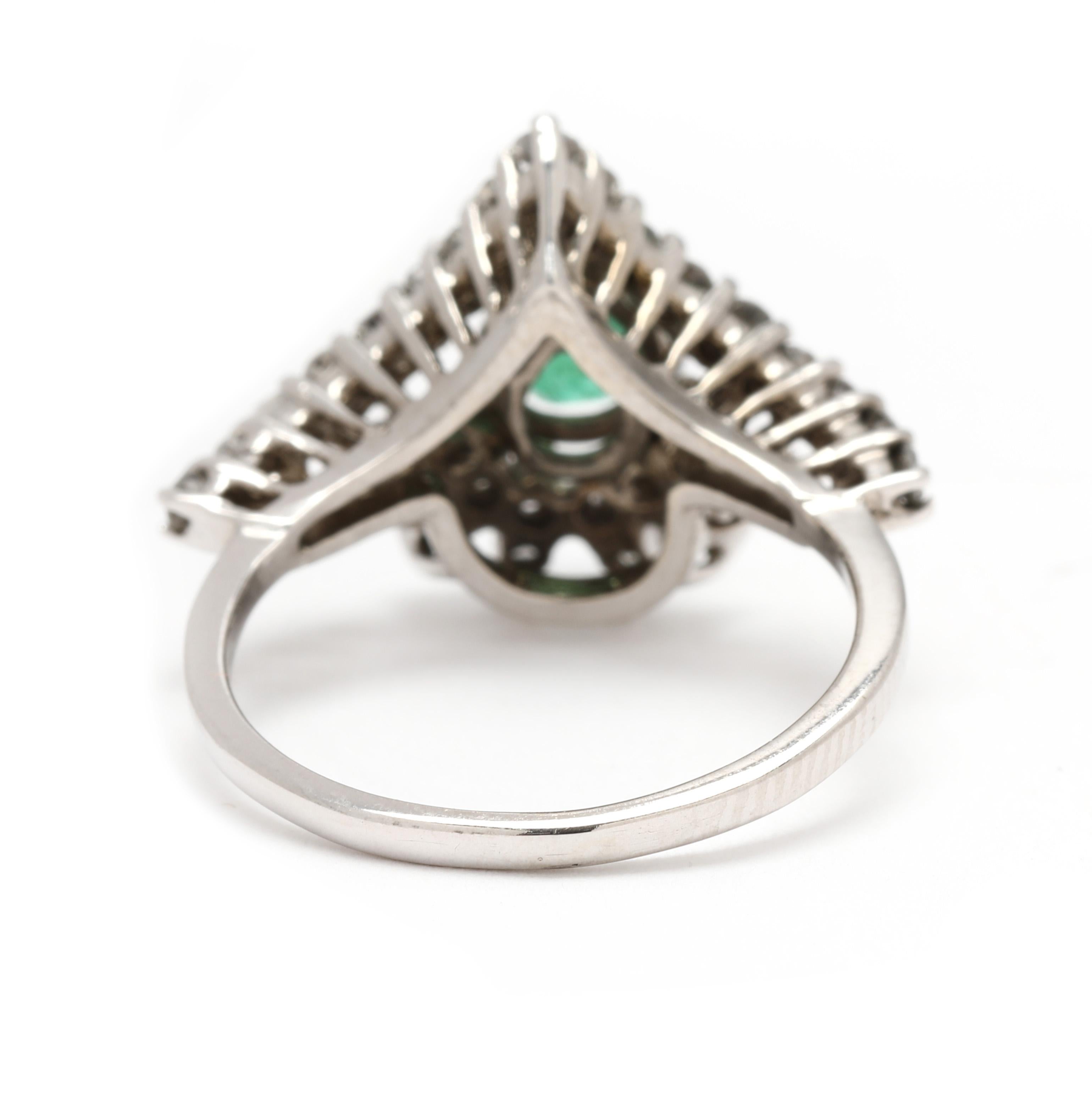 Taille poire Bague grappe de diamants et d'émeraudes de 1,10 carat, or blanc 14 carats, taille 5,25 en vente