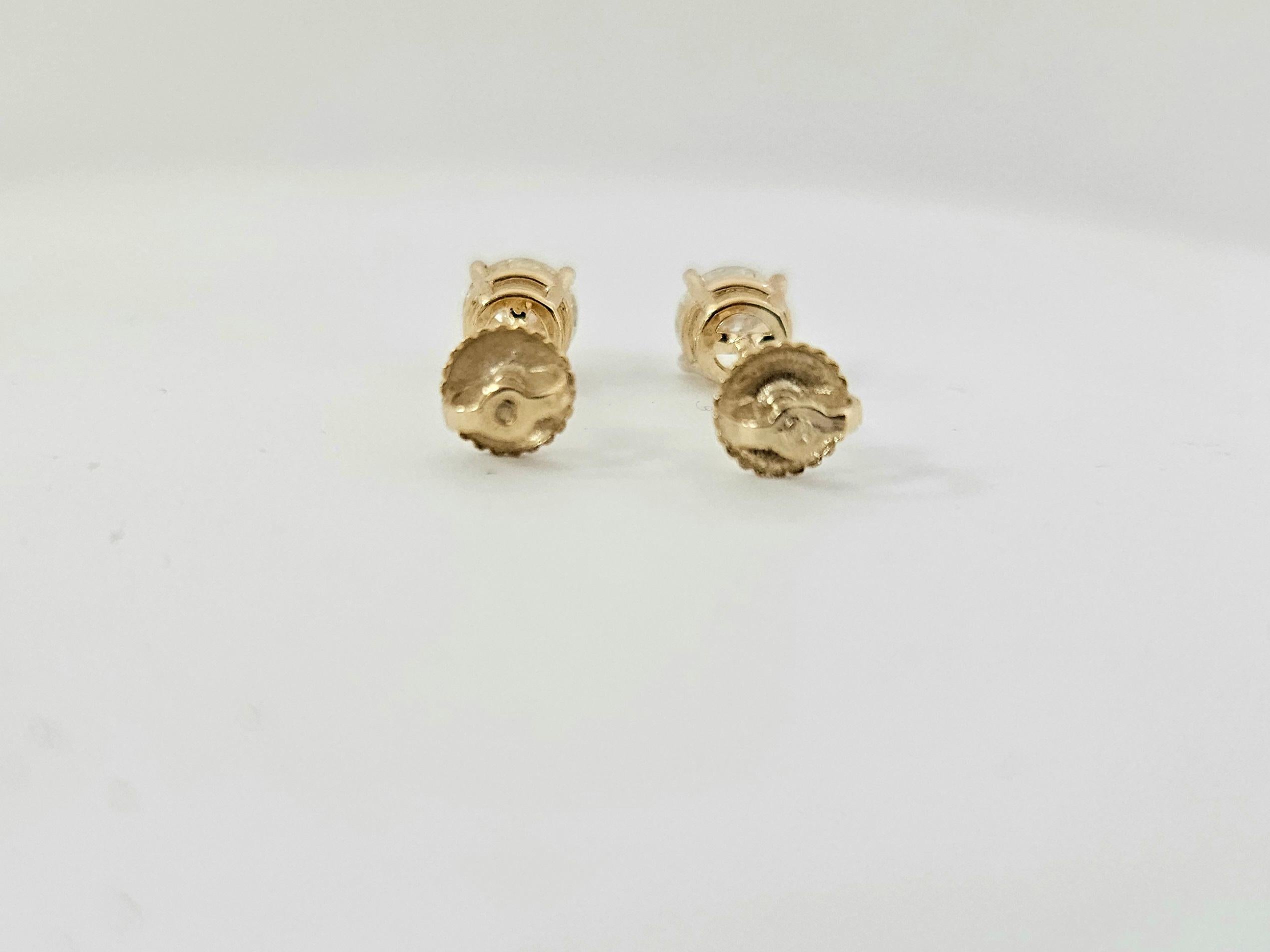 1.10 Ctw Natural Diamond Round Studs Yellow Gold 14K, average color H ,clarity VS,SI,sqrue back.

*Free shipping within U.S*