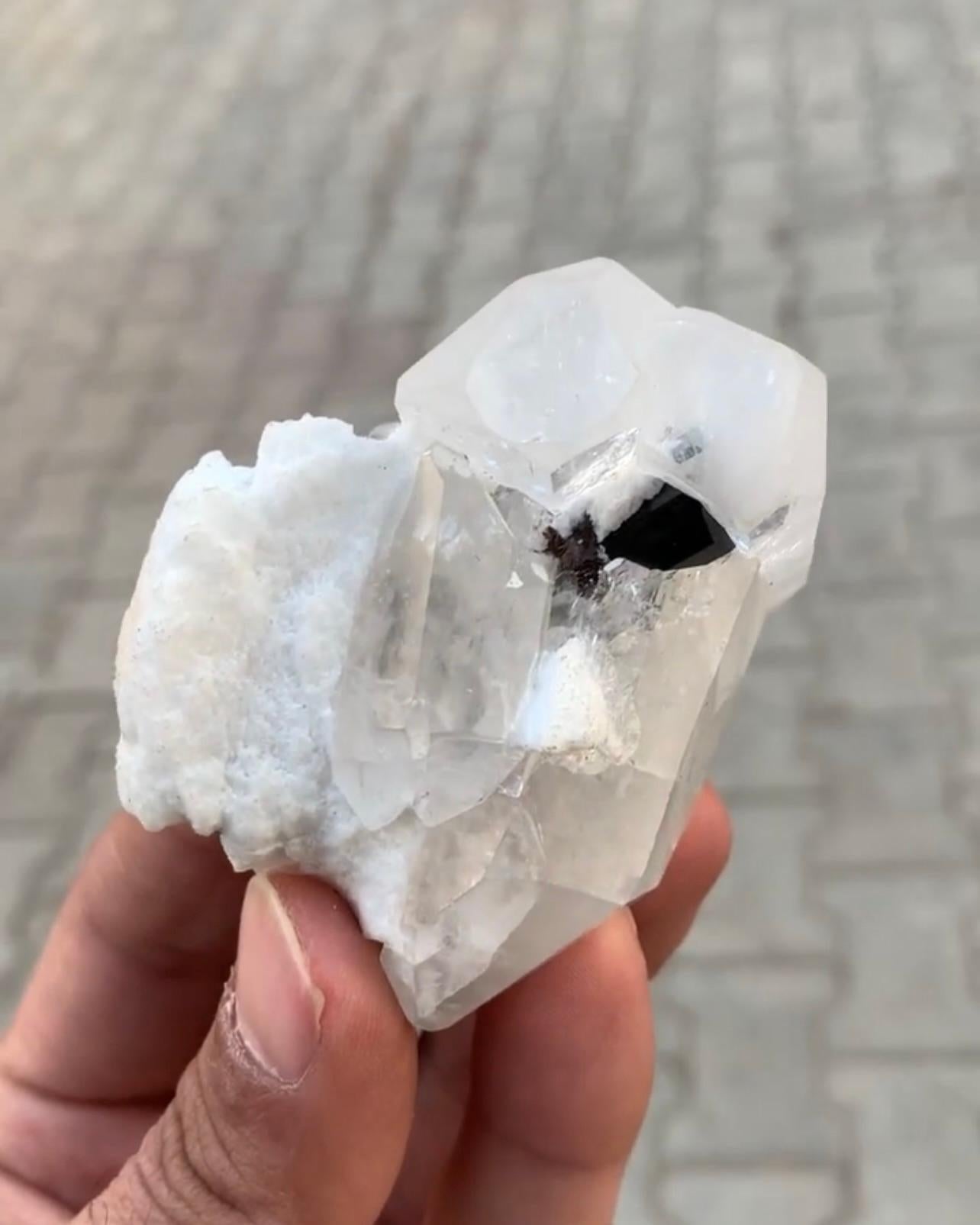 Couple de cristaux morganites de 110 grammes avec cercle sur quartz du Pakistan en vente 4