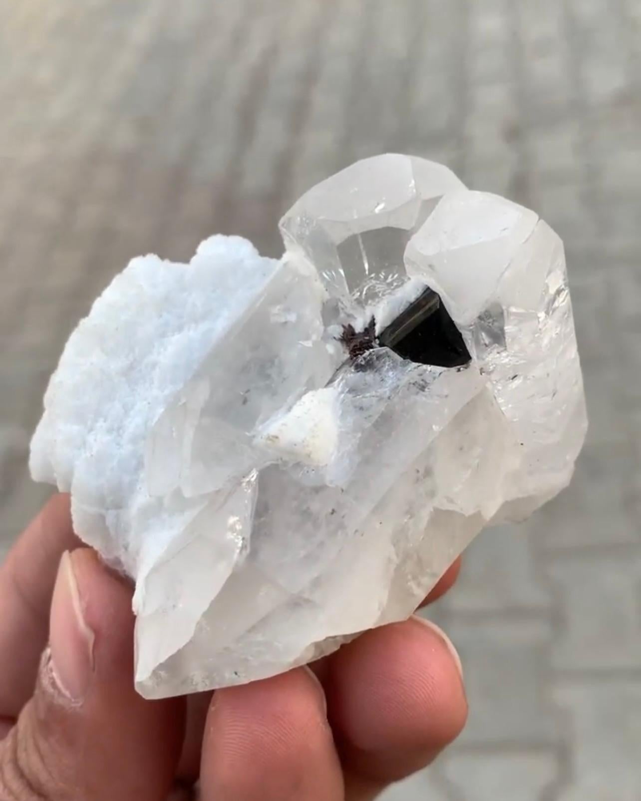 Pakistanais Couple de cristaux morganites de 110 grammes avec cercle sur quartz du Pakistan en vente