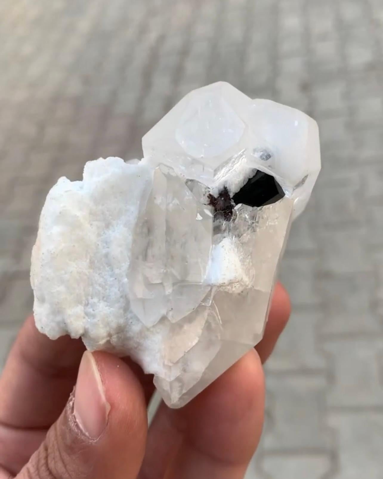 Couple de cristaux morganites de 110 grammes avec cercle sur quartz du Pakistan en vente 2