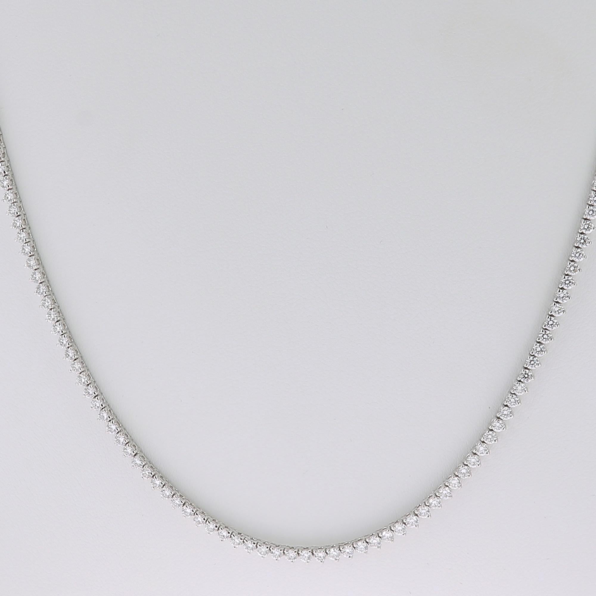 Contemporary 11.00 Carat GVS 349 Round Diamonds Chain Necklace/Long Necklace/Sautoir Necklace For Sale