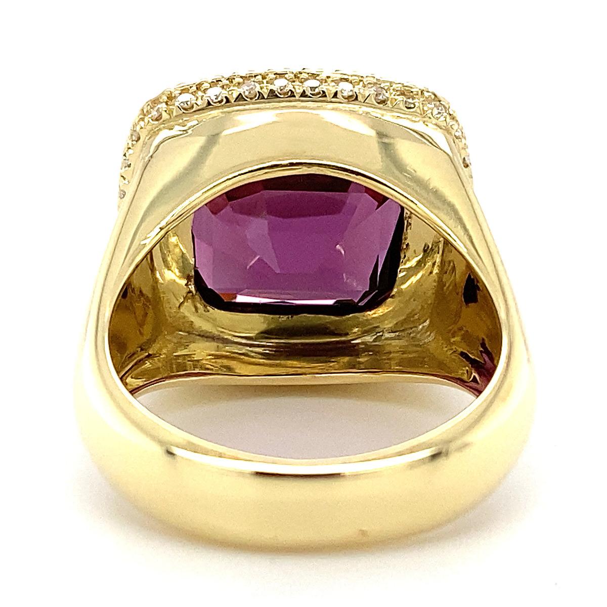 11.00 Carat Natural Neon Purple Garnet Diamond 18K Yellow Gold Ring In New Condition For Sale In Los Angeles, CA