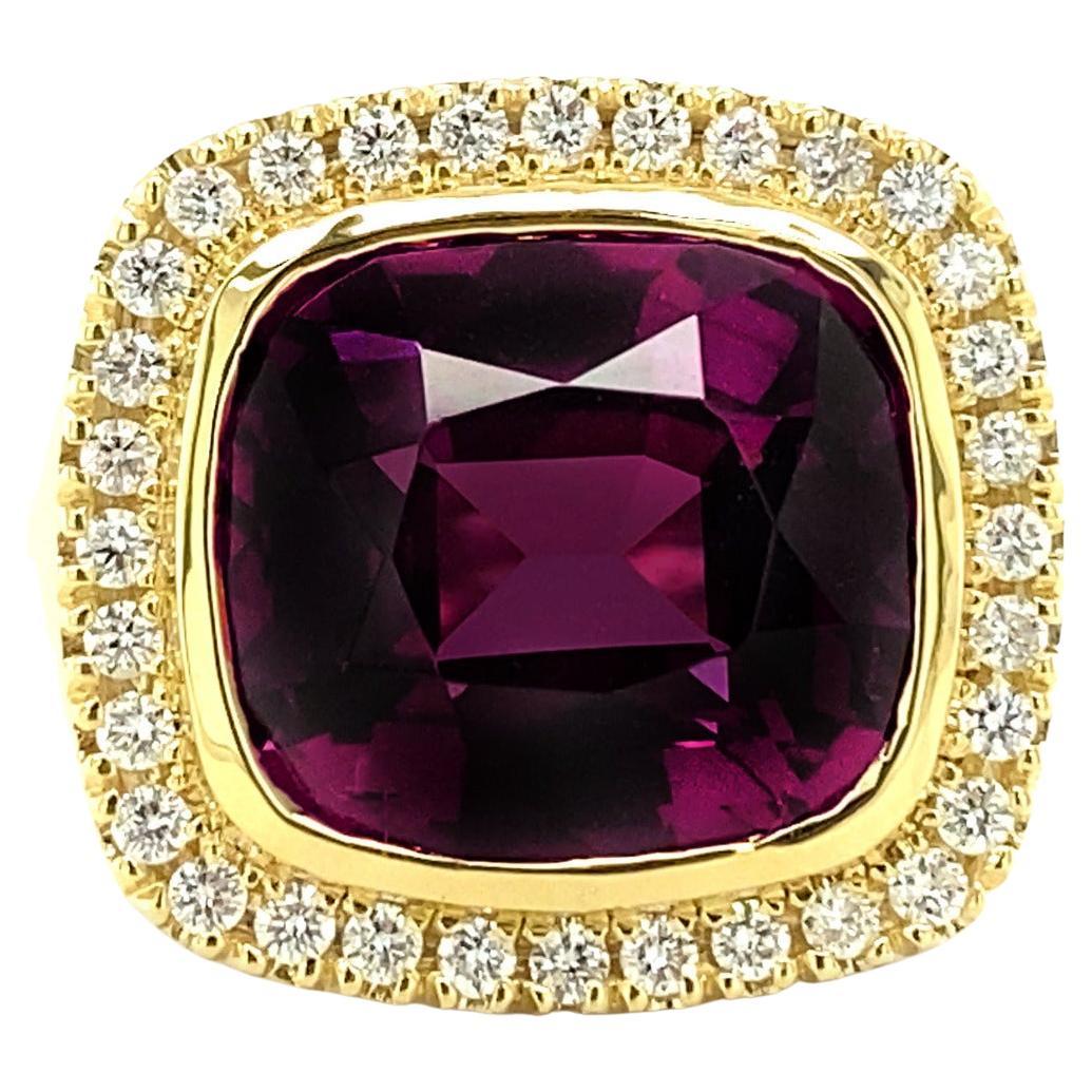 11.00 Carat Natural Neon Purple Garnet Diamond 18K Yellow Gold Ring For Sale