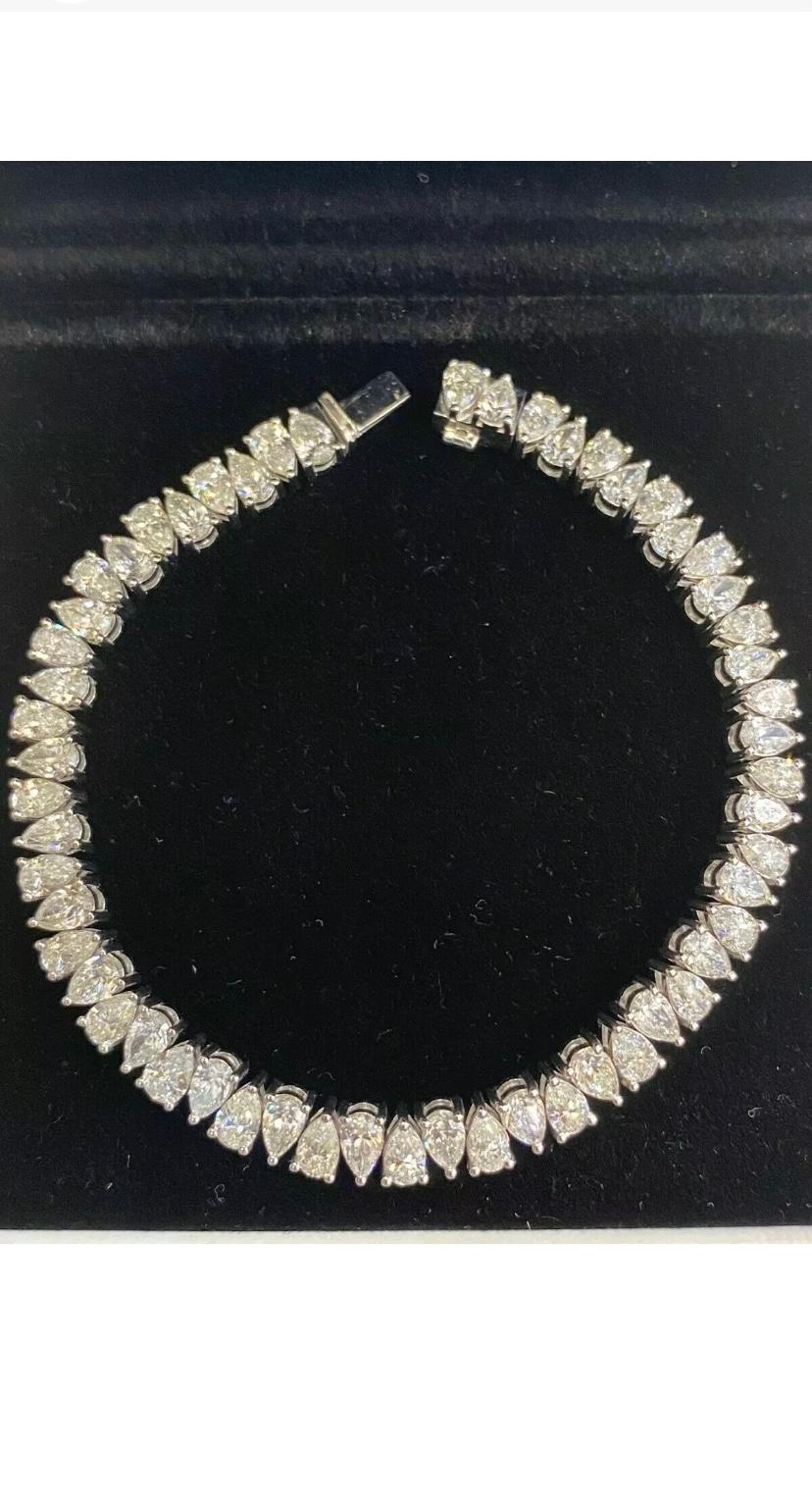 Contemporary 11.00 Carat Pear Shape Natural Diamonds Tennis Gold Bracelet For Sale