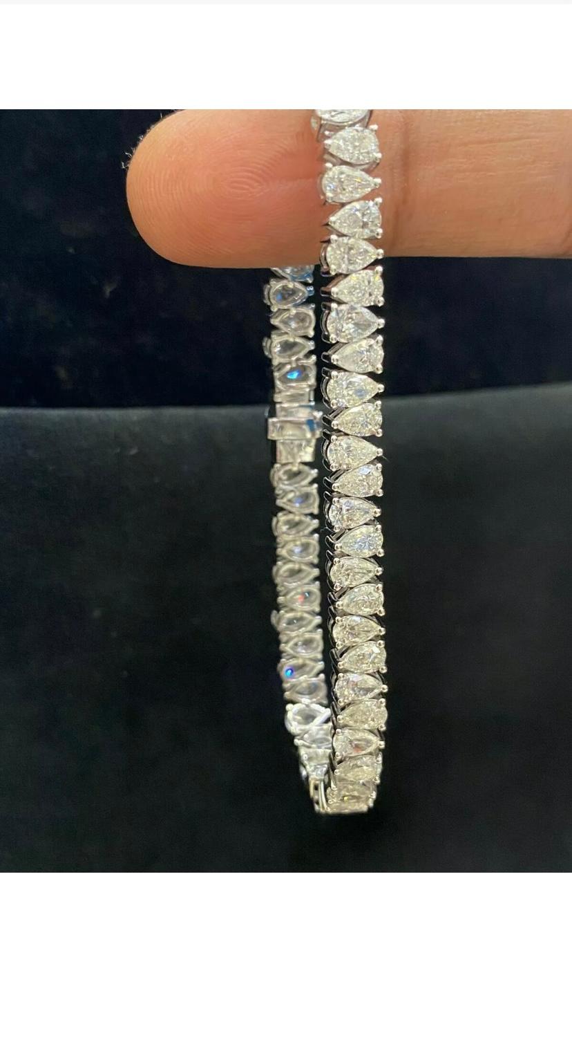 11.00 Carat Pear Shape Natural Diamonds Tennis Gold Bracelet In New Condition For Sale In Massafra, IT