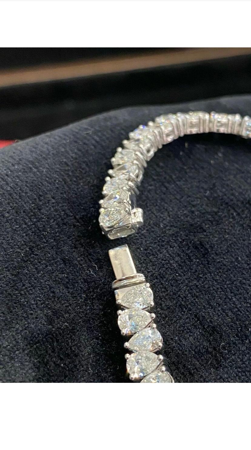 Women's or Men's 11.00 Carat Pear Shape Natural Diamonds Tennis Gold Bracelet For Sale