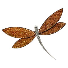 Zafiro de 11,00 quilates Diamante redondo de 1,10 quilates Broche de oro bicolor de 18 quilates