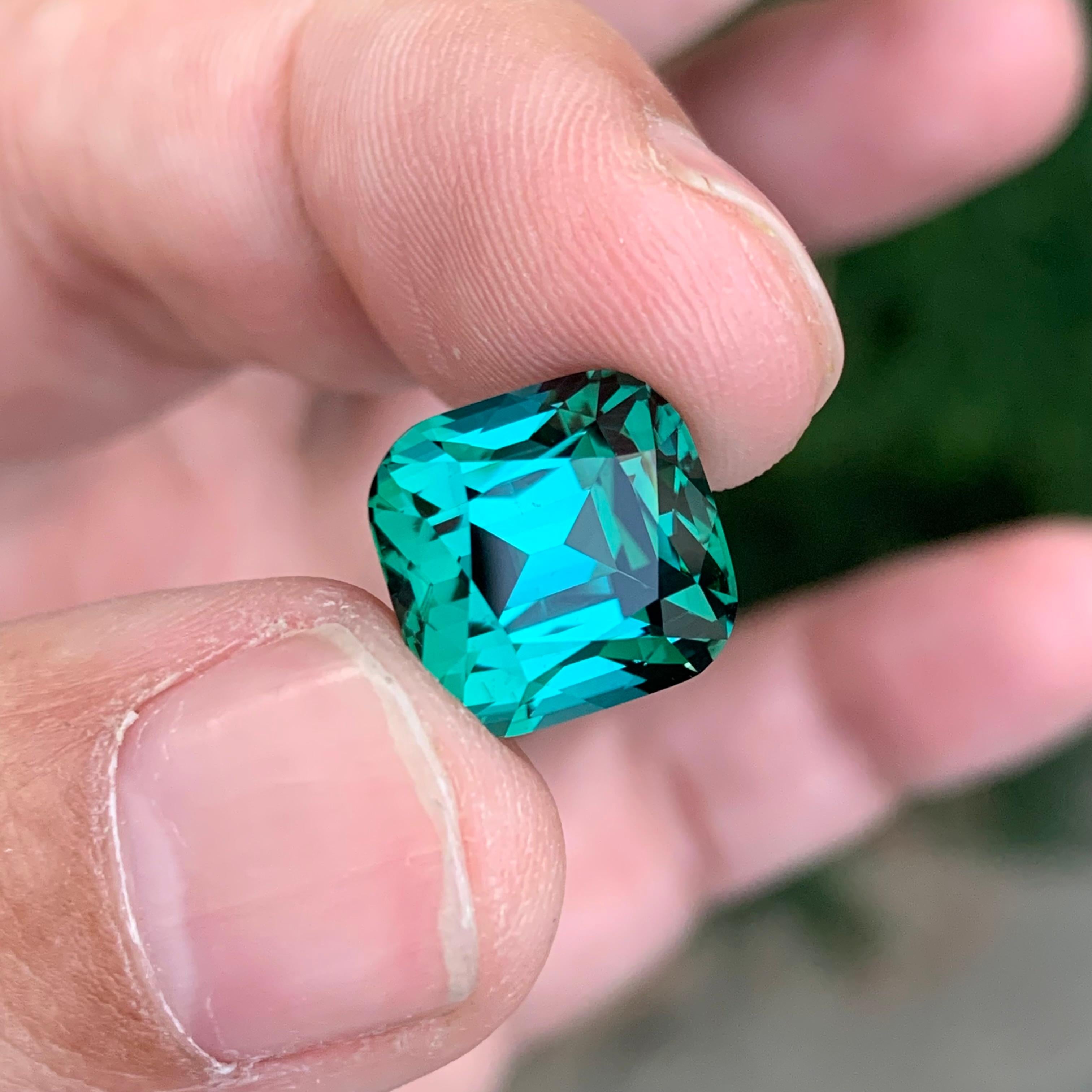 Arts and Crafts 11.00 Carat Top Quality Natural Loose Green Blue Tourmaline loupe Clean For Sale