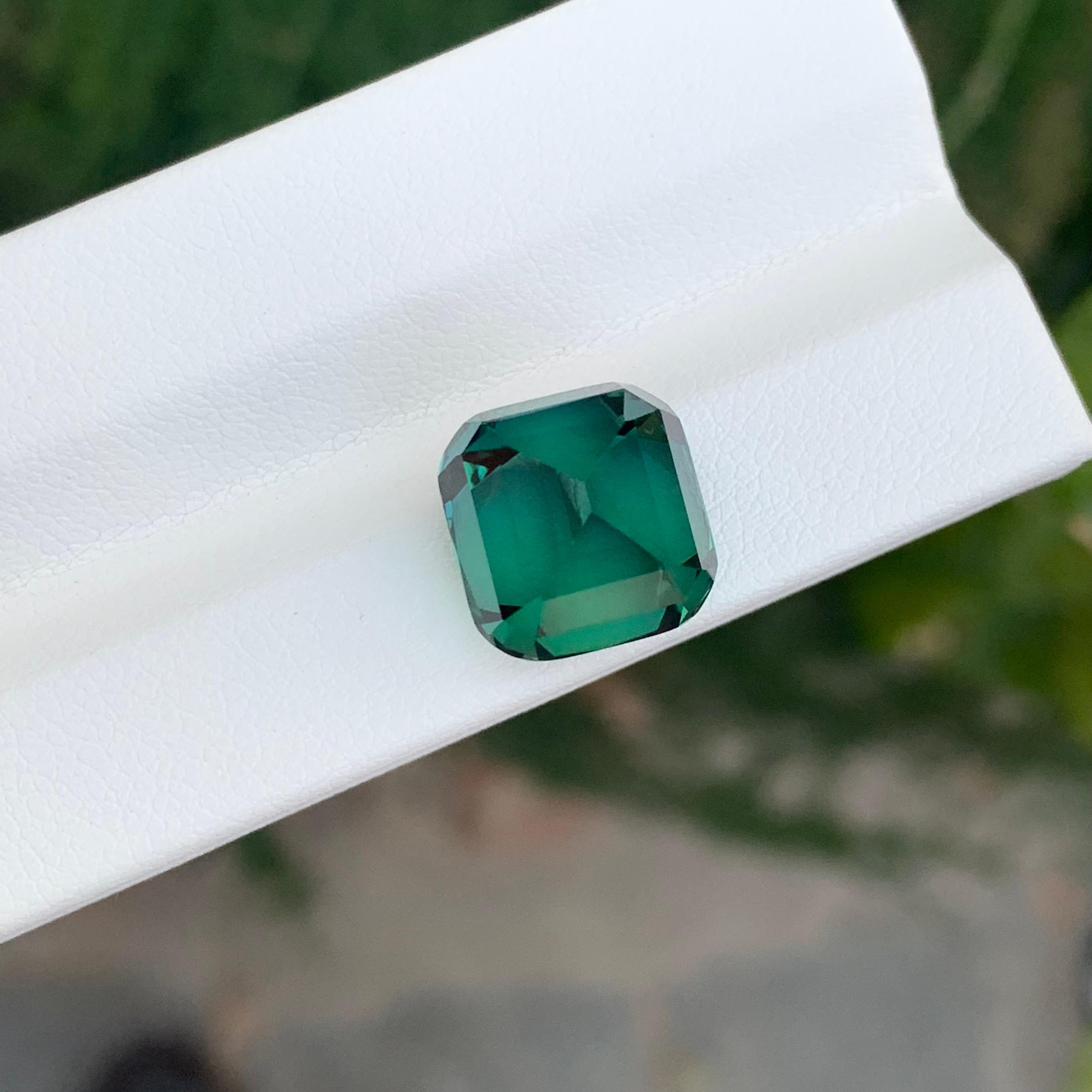 Women's or Men's 11.00 Carat Top Quality Natural Loose Green Blue Tourmaline loupe Clean For Sale