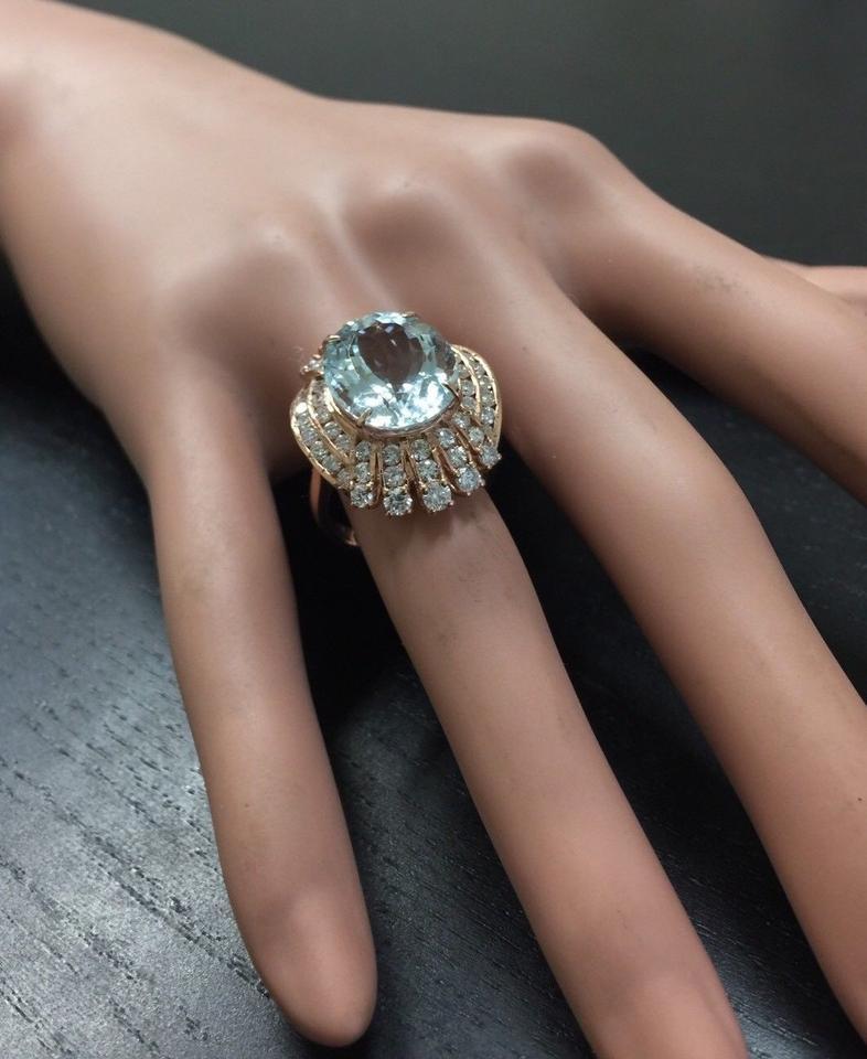 Women's 11.00 Carat Exquisite Natural Aquamarine and Diamond 14 Karat Solid Gold Ring For Sale