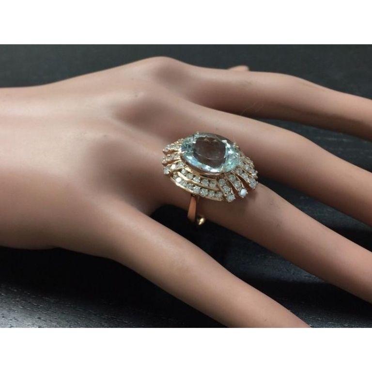 11.00 Carat Exquisite Natural Aquamarine and Diamond 14 Karat Solid Gold Ring For Sale 2