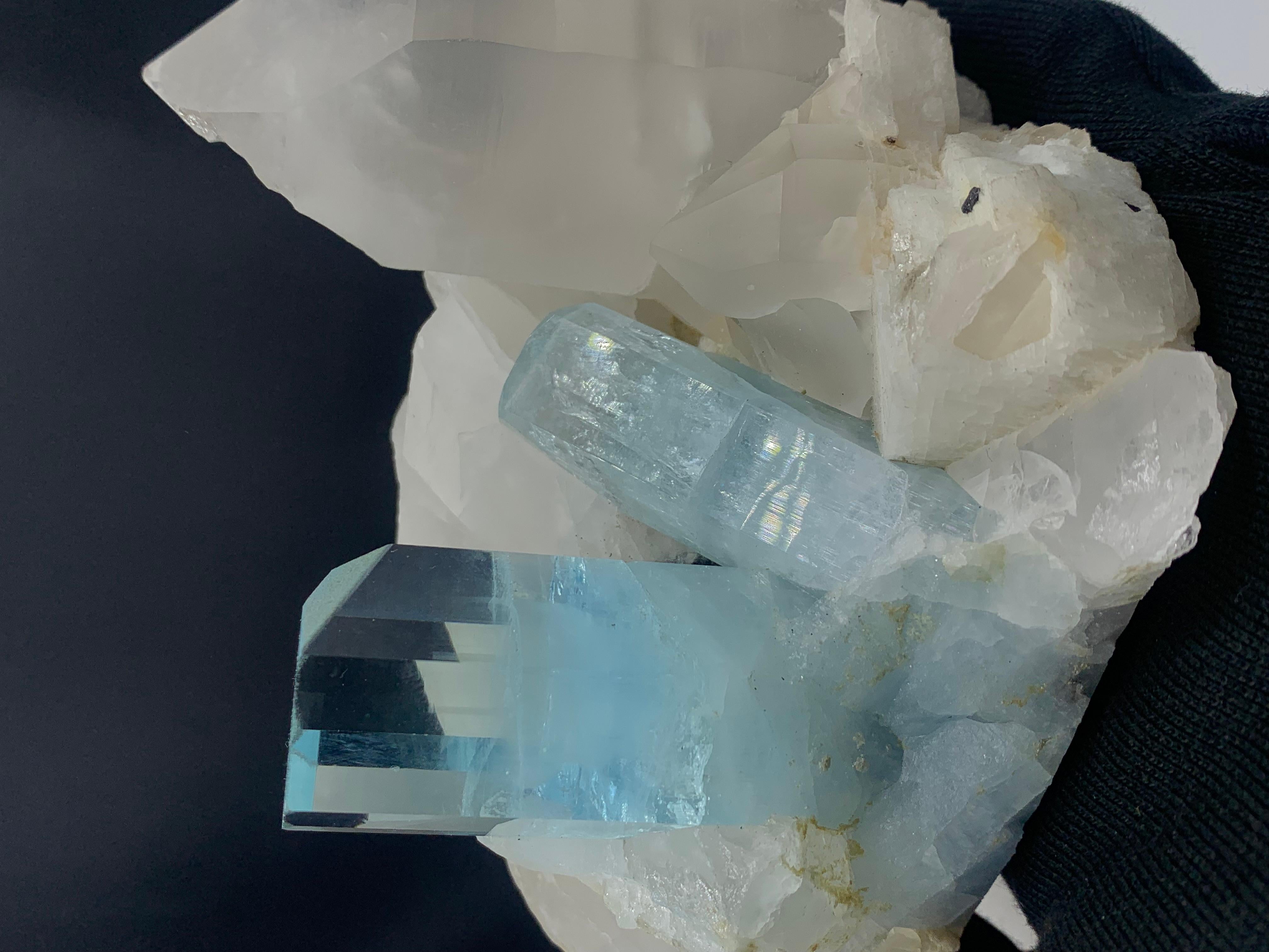 1100 Plus Gram Magnificent Aquamarine Repair Specimen with Quartz from Pakistan In Good Condition For Sale In Peshawar, PK