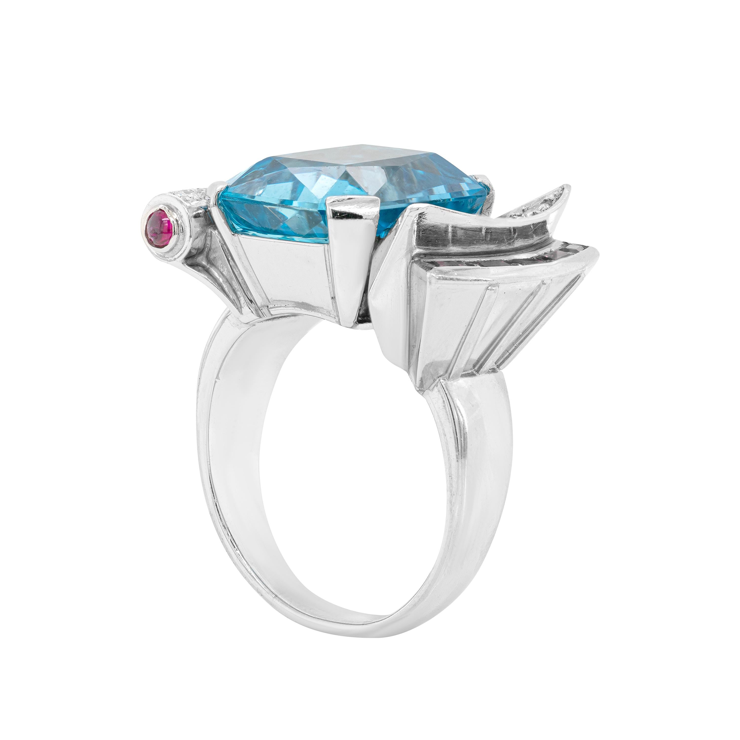 11.00ct Aquamarine, Diamond and Ruby 18 Carat White Gold 50's Cocktail Ring In Excellent Condition For Sale In London, GB