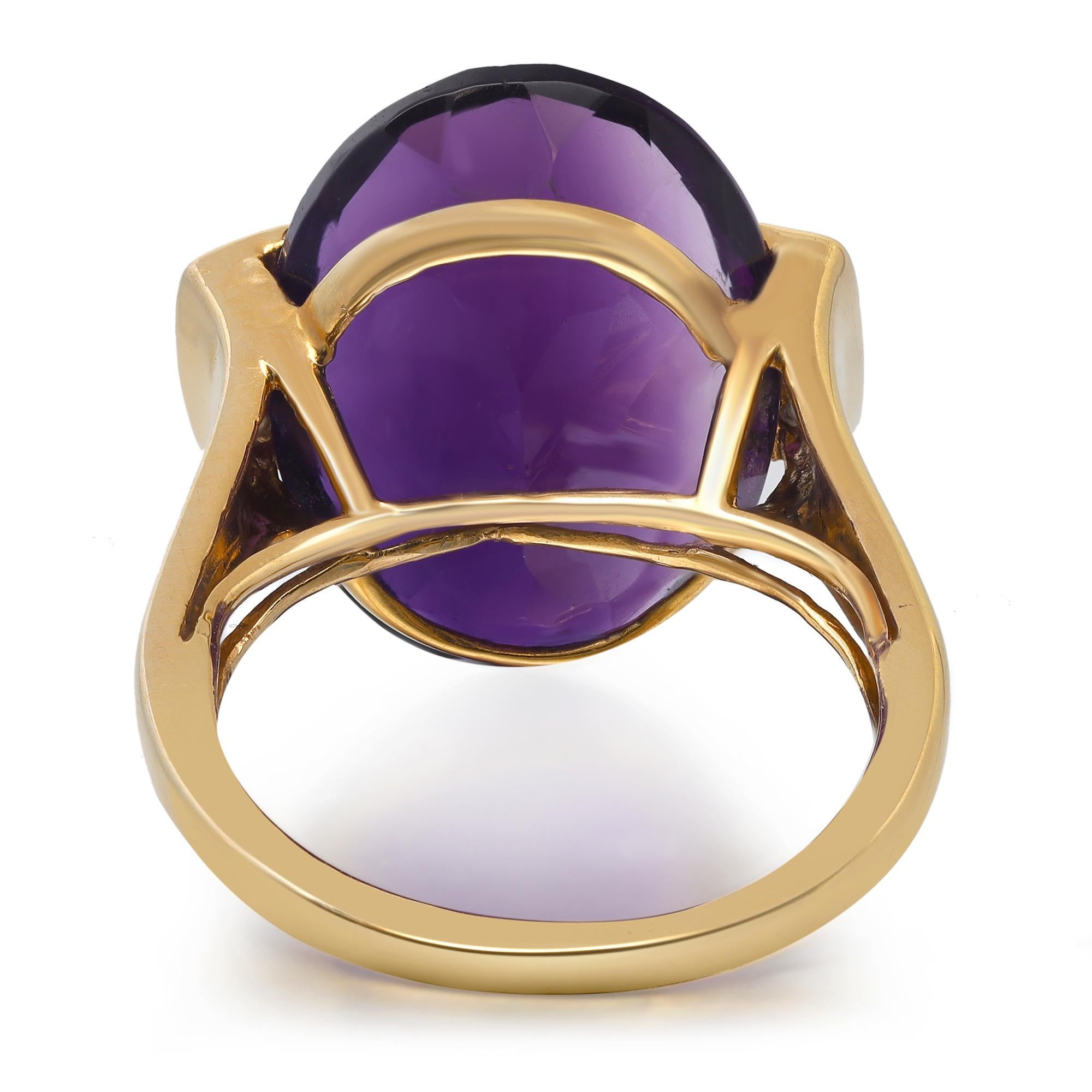 Modern 11.00Cttw Oval Amethyst & Diamond Cocktail Ring 14K Yellow Gold For Sale