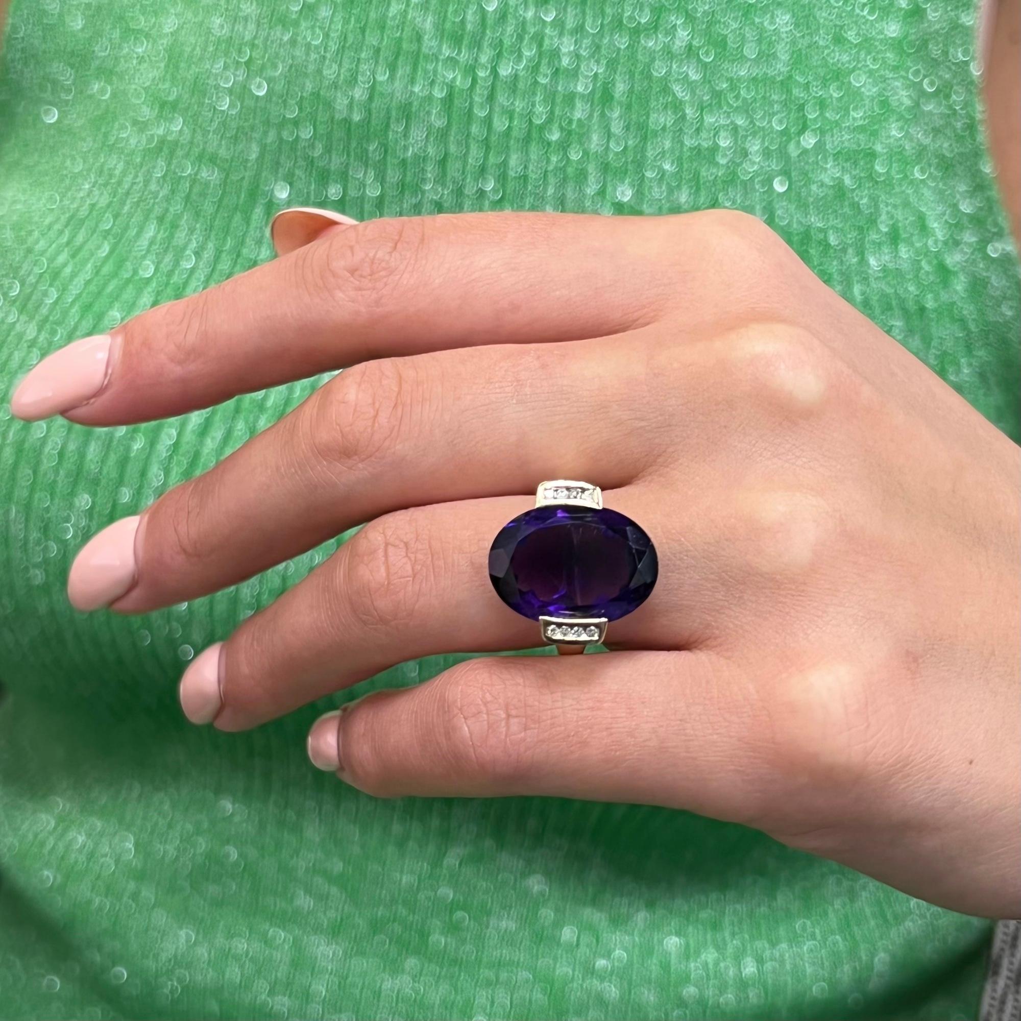 11.00Cttw Oval Amethyst & Diamond Cocktail Ring 14K Yellow Gold In New Condition For Sale In New York, NY