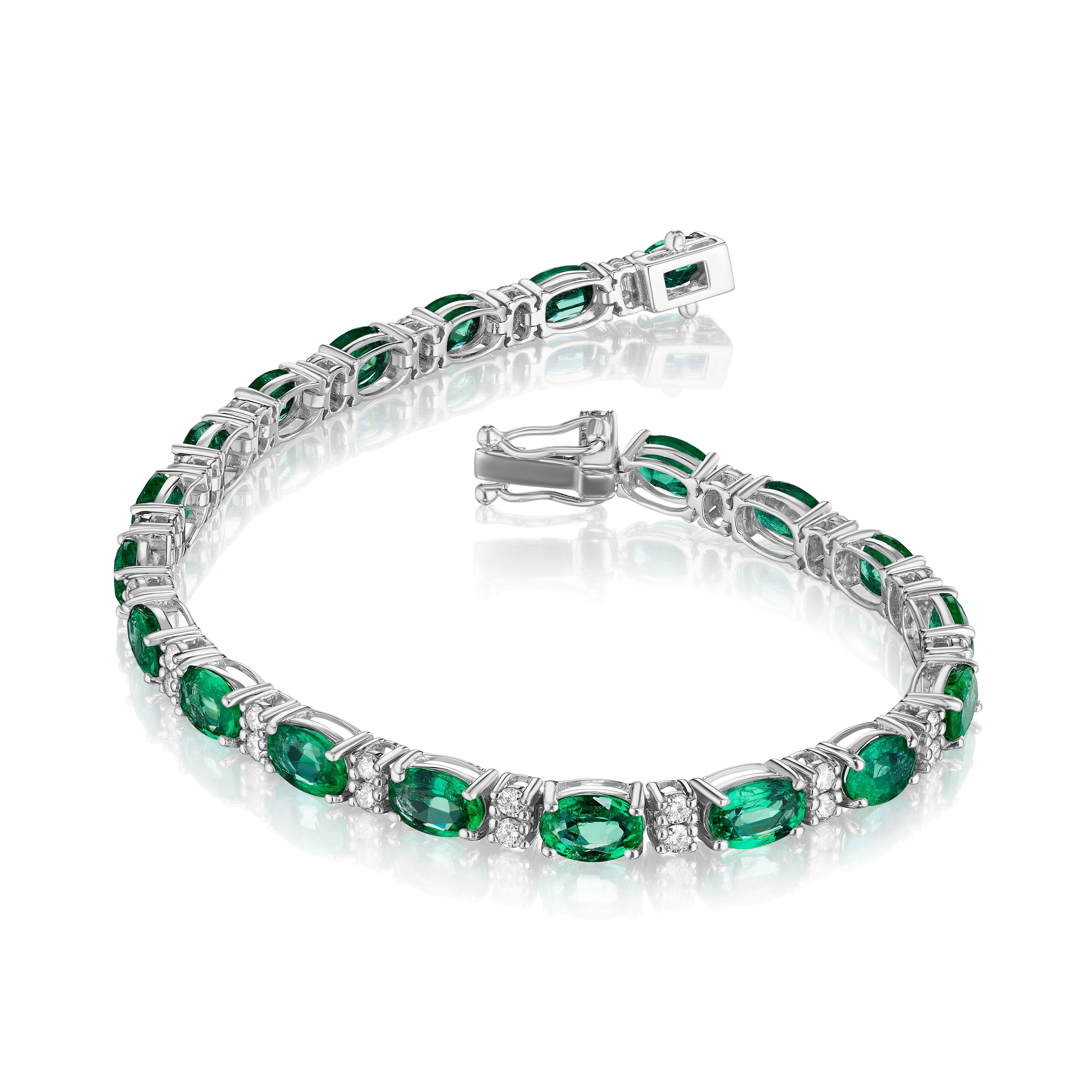 Modern 11.00ctw Oval Emerald & Round Diamond Bracelet in 14KT Gold For Sale