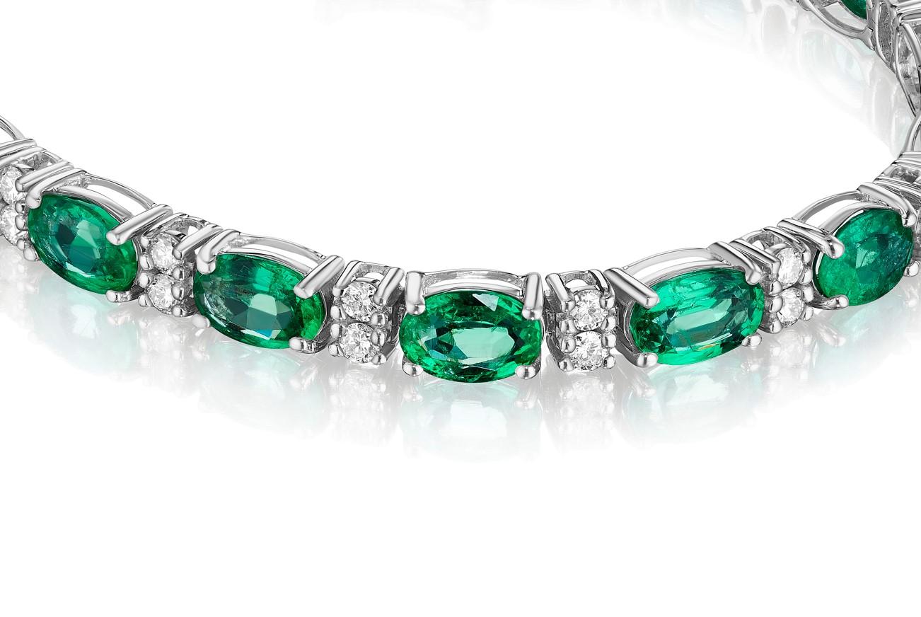 Oval Cut 11.00ctw Oval Emerald & Round Diamond Bracelet in 14KT Gold For Sale