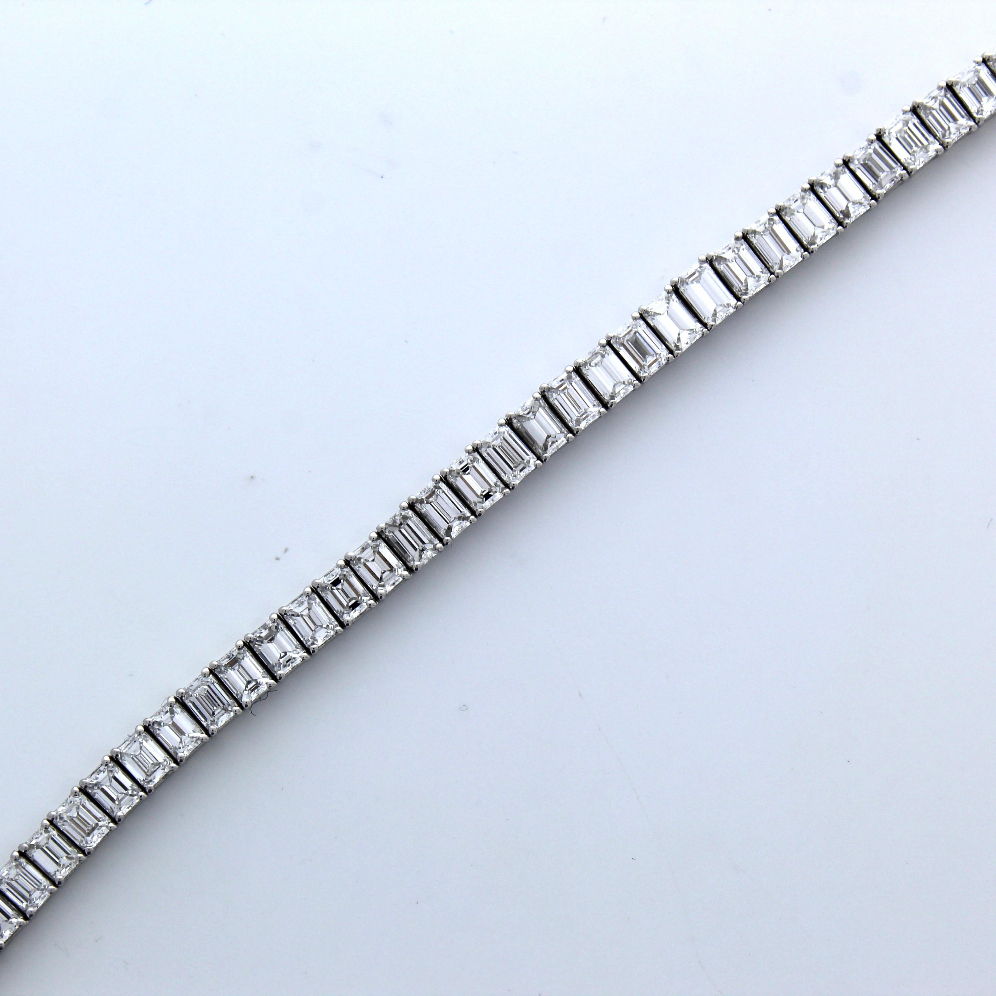 11,01 Karat Gesamt Smaragd-Diamant-Mode-Armband aus 14K Weißgold (Zeitgenössisch) im Angebot