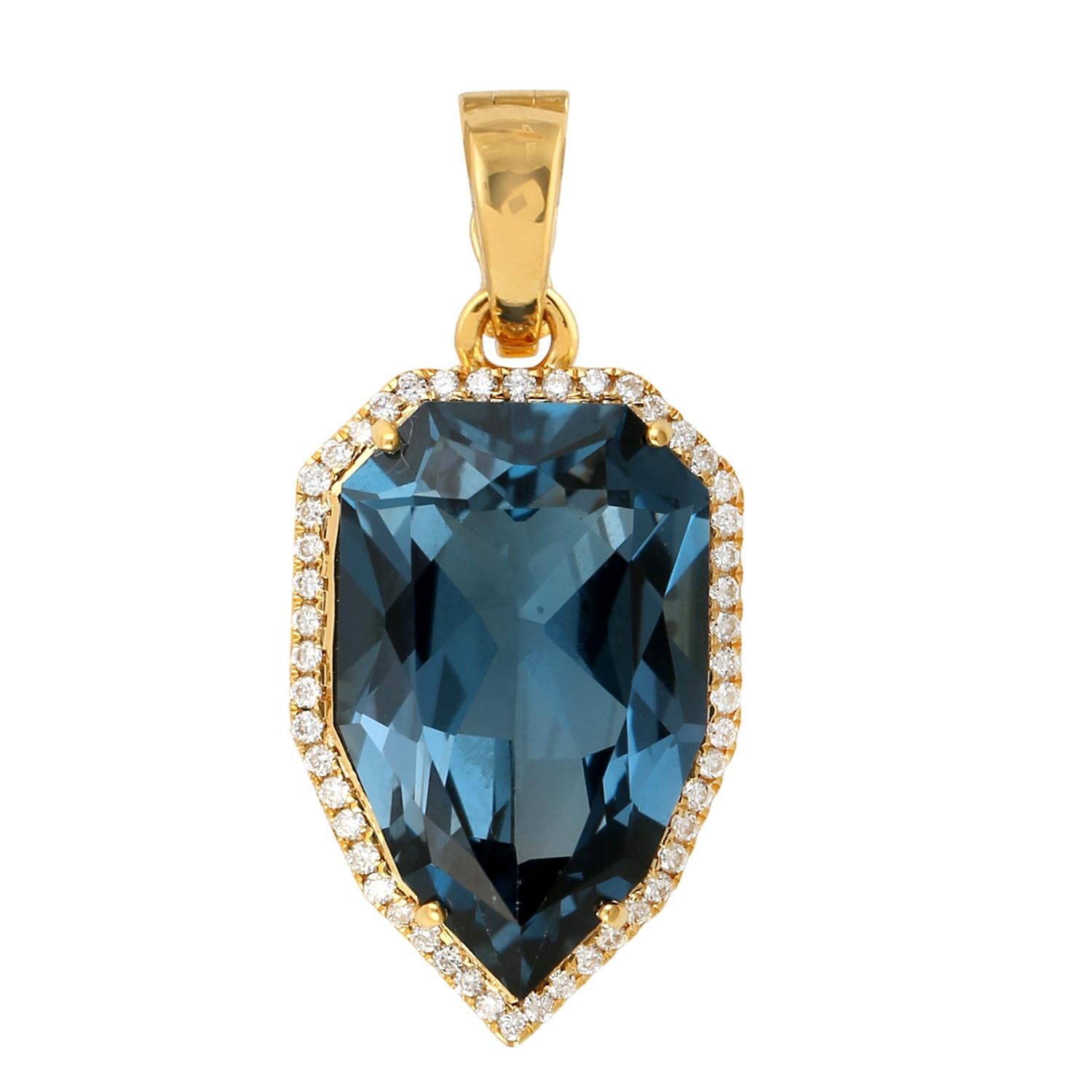 Moderne Collier pendentif en or 14k avec topaze bleue et diamant 11,02ct en vente