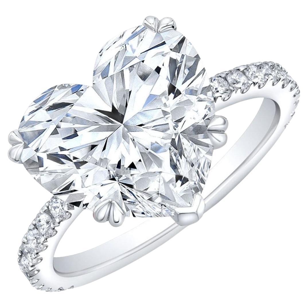 Anillo de diamantes en forma de corazón de 11,02 quilates  D Color  Internamente impecable  Tipo IIA