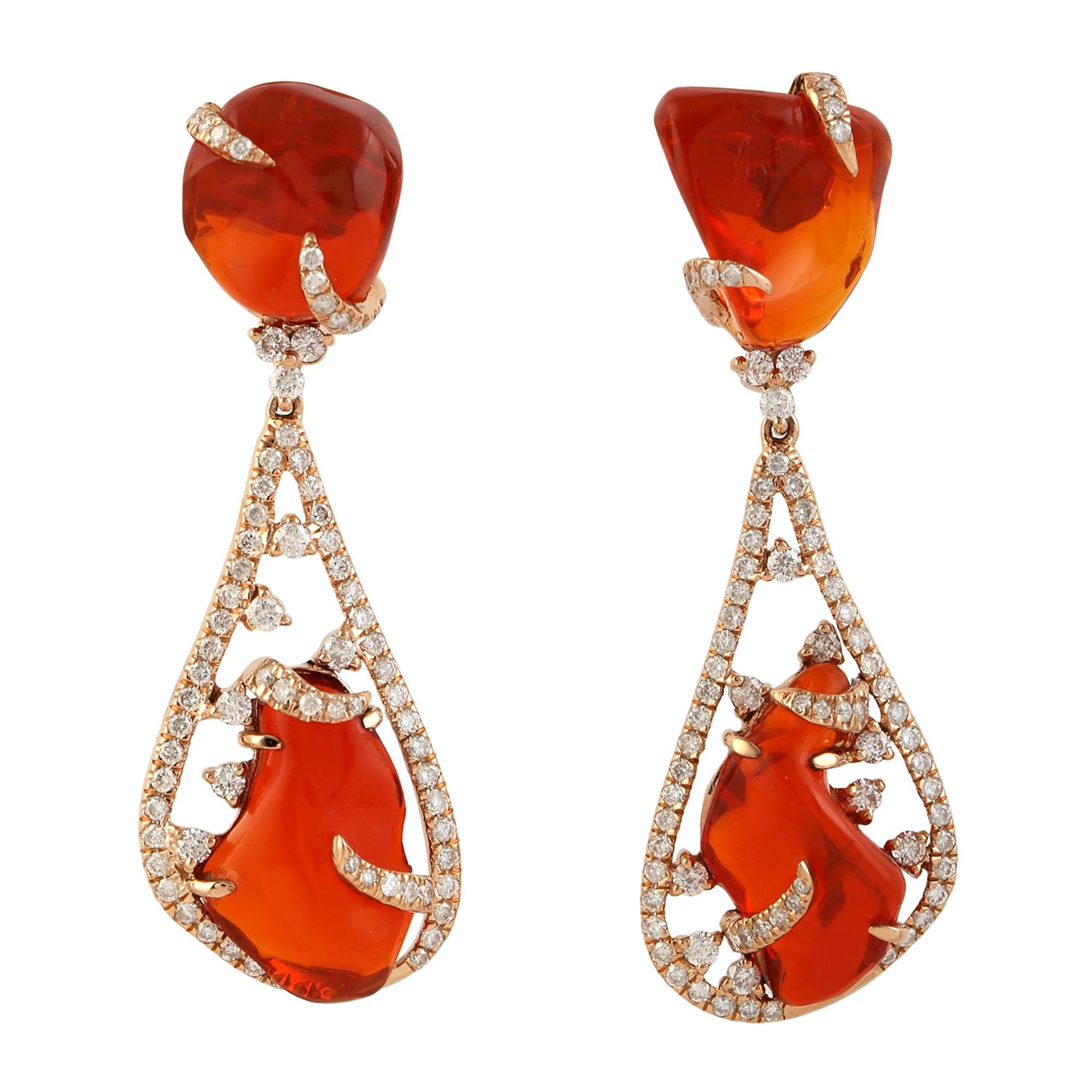 Moderne Boucles d'oreilles pendantes en or 18 carats avec diamants 11.02 carats Opale de feu mexicaine en vente