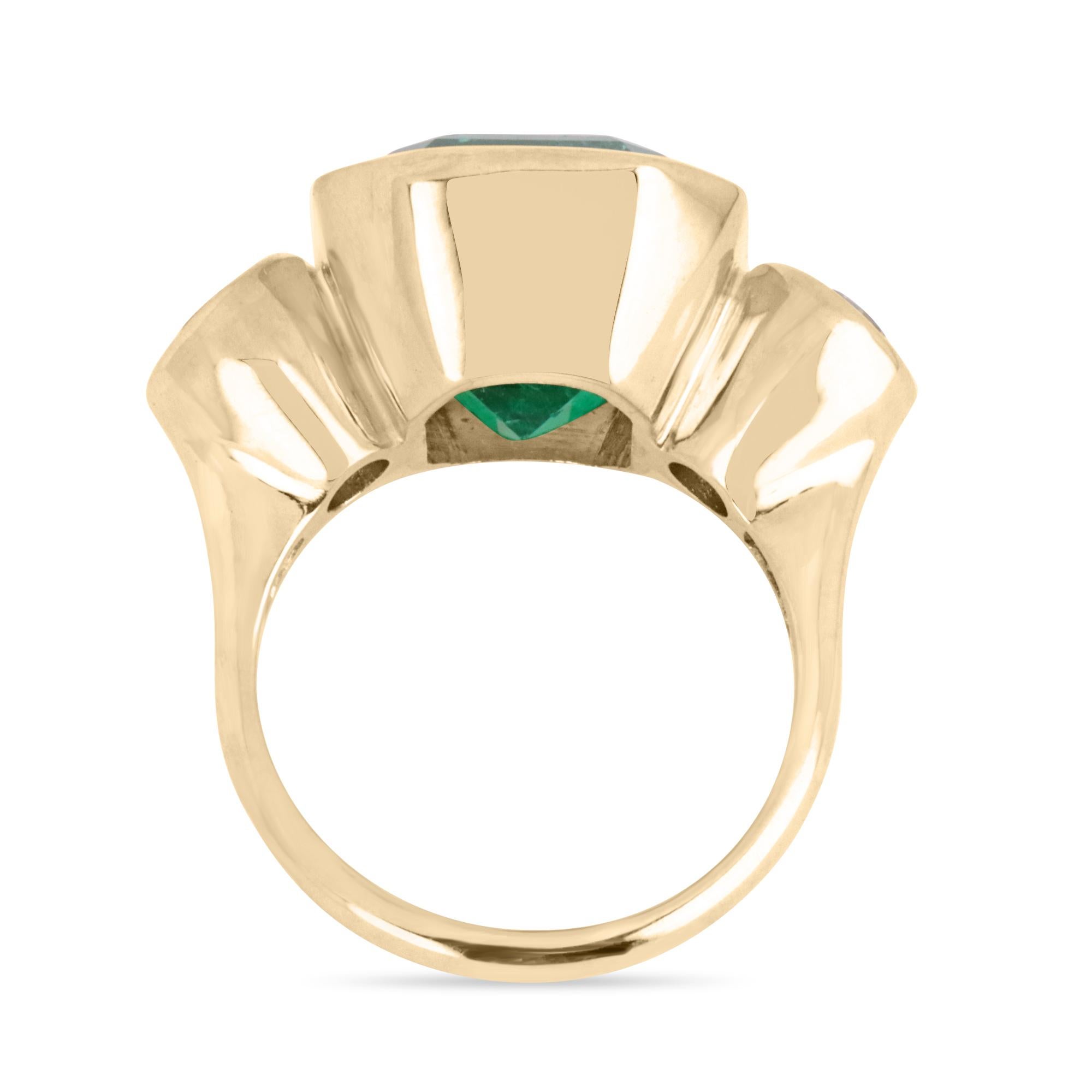 11,02tcw 18K kolumbianischer dreisteiniger Ring mit kolumbianischem Smaragd-Emerald-Schliff und rundem Diamanten (Moderne) im Angebot