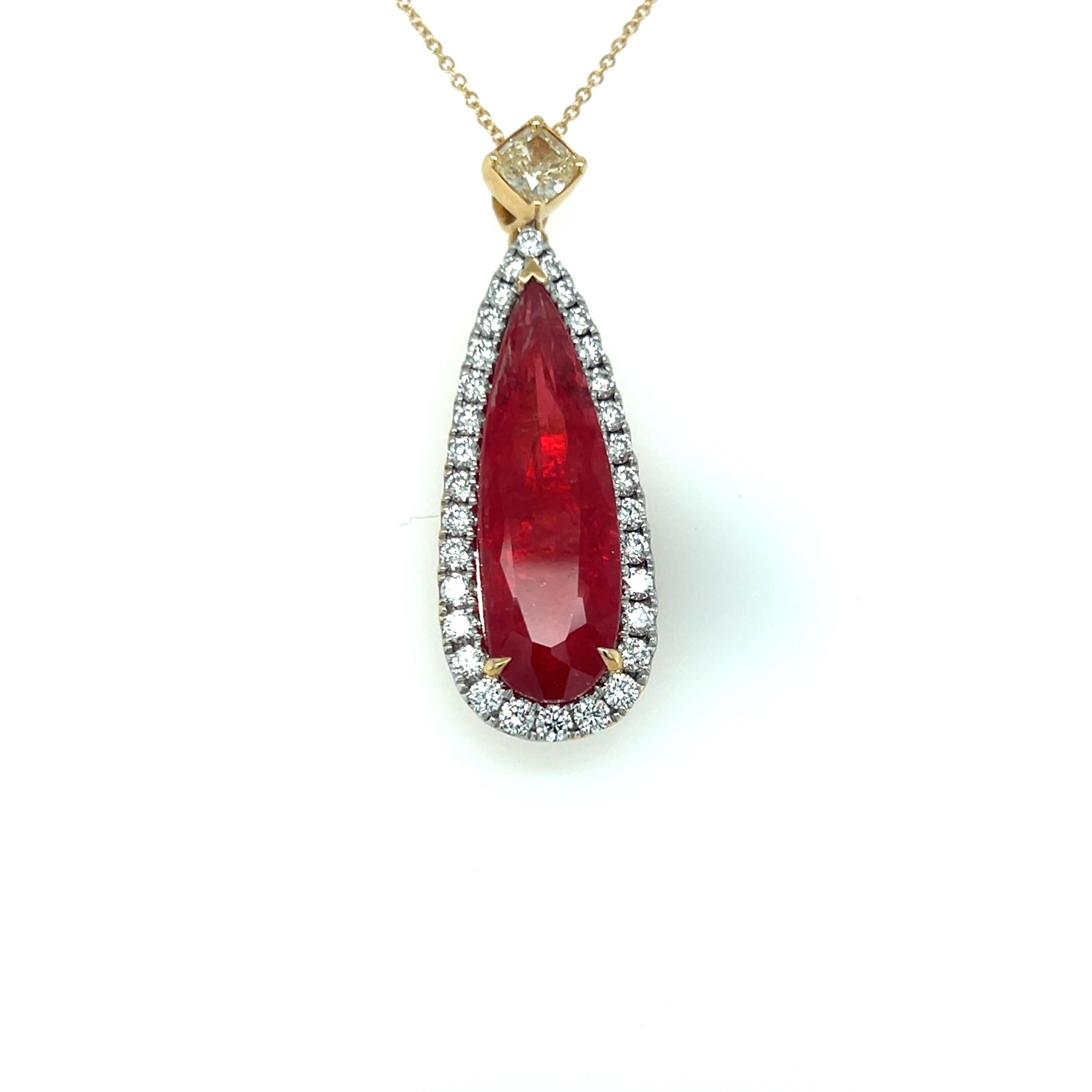 Collana con ciondolo di diamanti di rodonite con taglio a pera da 11.03 carati in vendita 4