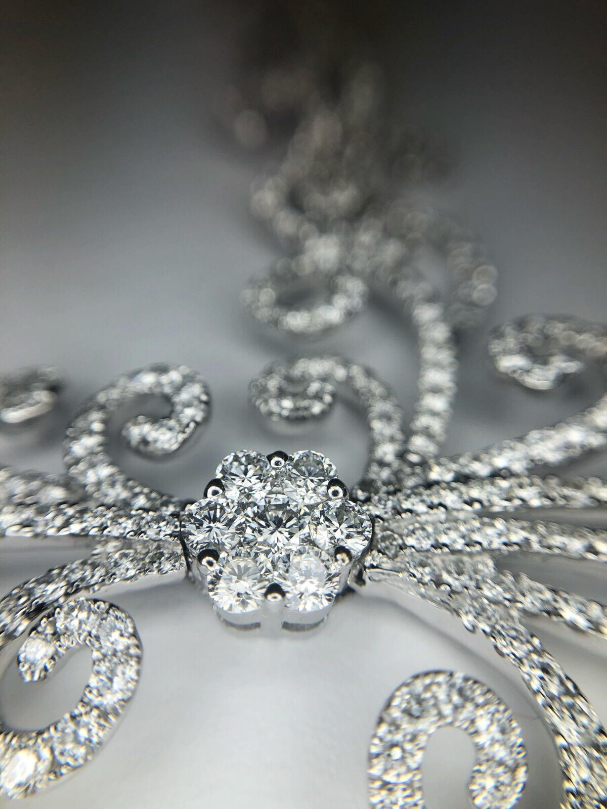 Collier de style tourbillon en or blanc 18 carats avec diamants de 11,04 carats, F-H VS2-SI1  en vente 1