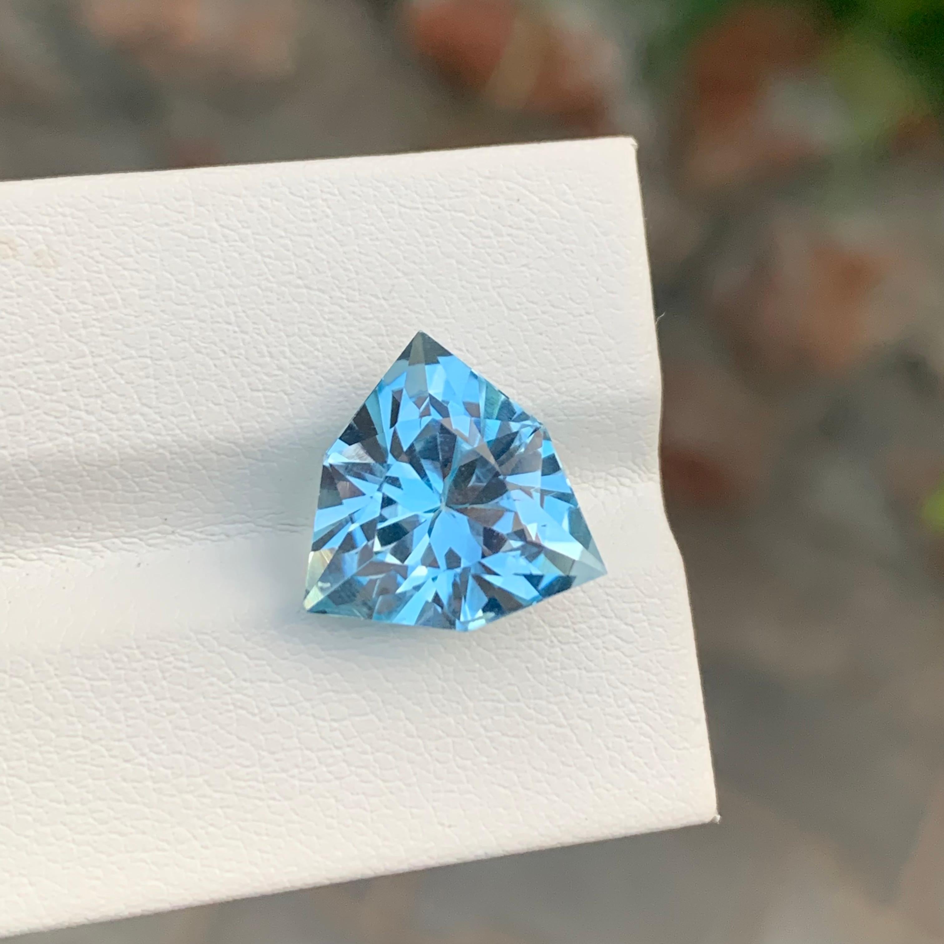 11,05 carati di topazio blu sfaccettato con taglio trillion per collana In condizioni Nuovo in vendita a Peshawar, PK