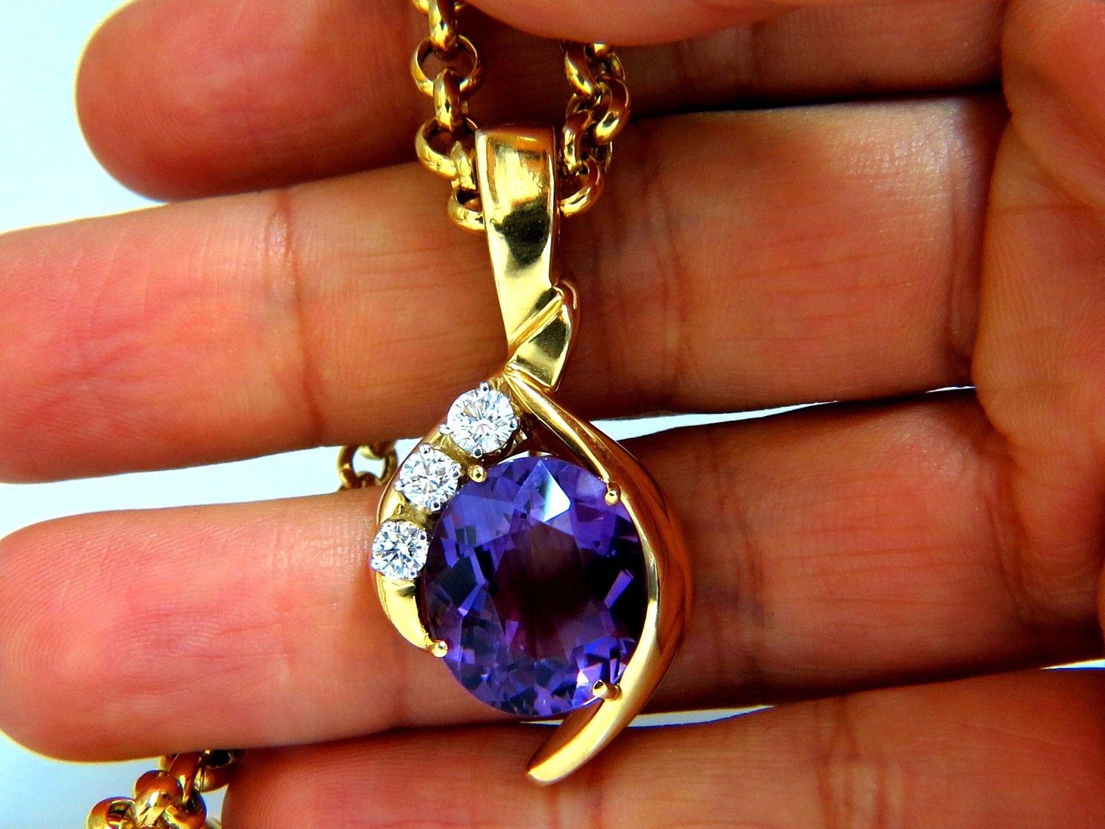 Oval Cut 11.05 Carat Natural Oval Amethyst Diamonds Necklace 14 Karat Vivid Purple