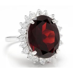 11.05 Carat Impressive Red Garnet and Natural Diamond 14 Karat White Gold Ring