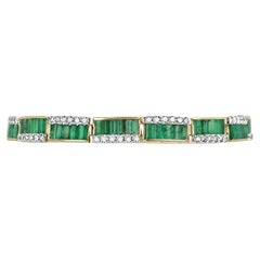 Bracelet d'accentuation en or 14 carats avec émeraude vert vif naturel taille baguette et diamants 11,06 carats