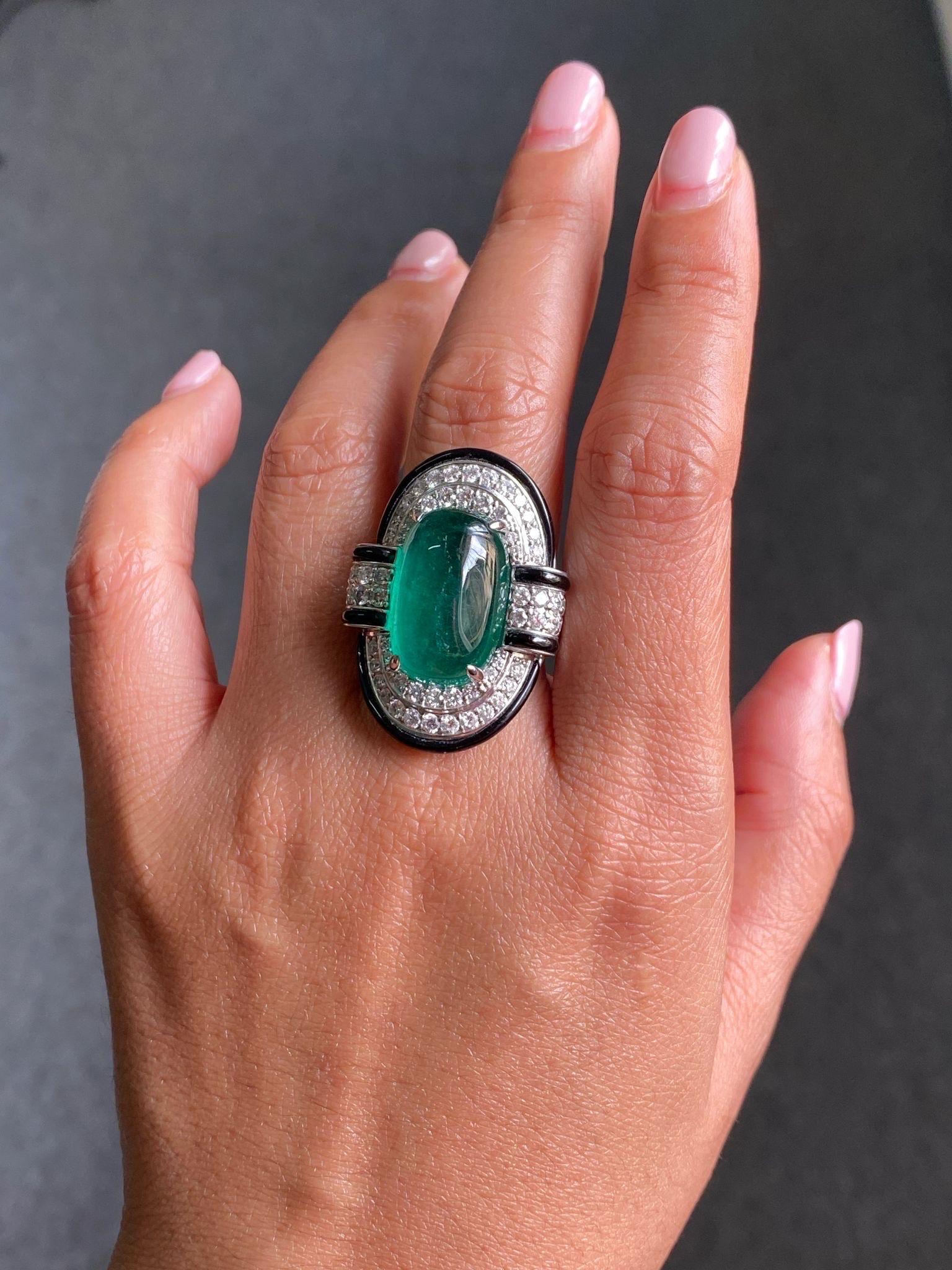 11.08 Carat Emerald Cabochon, Diamond and Onyx Cocktail Ring For Sale 5